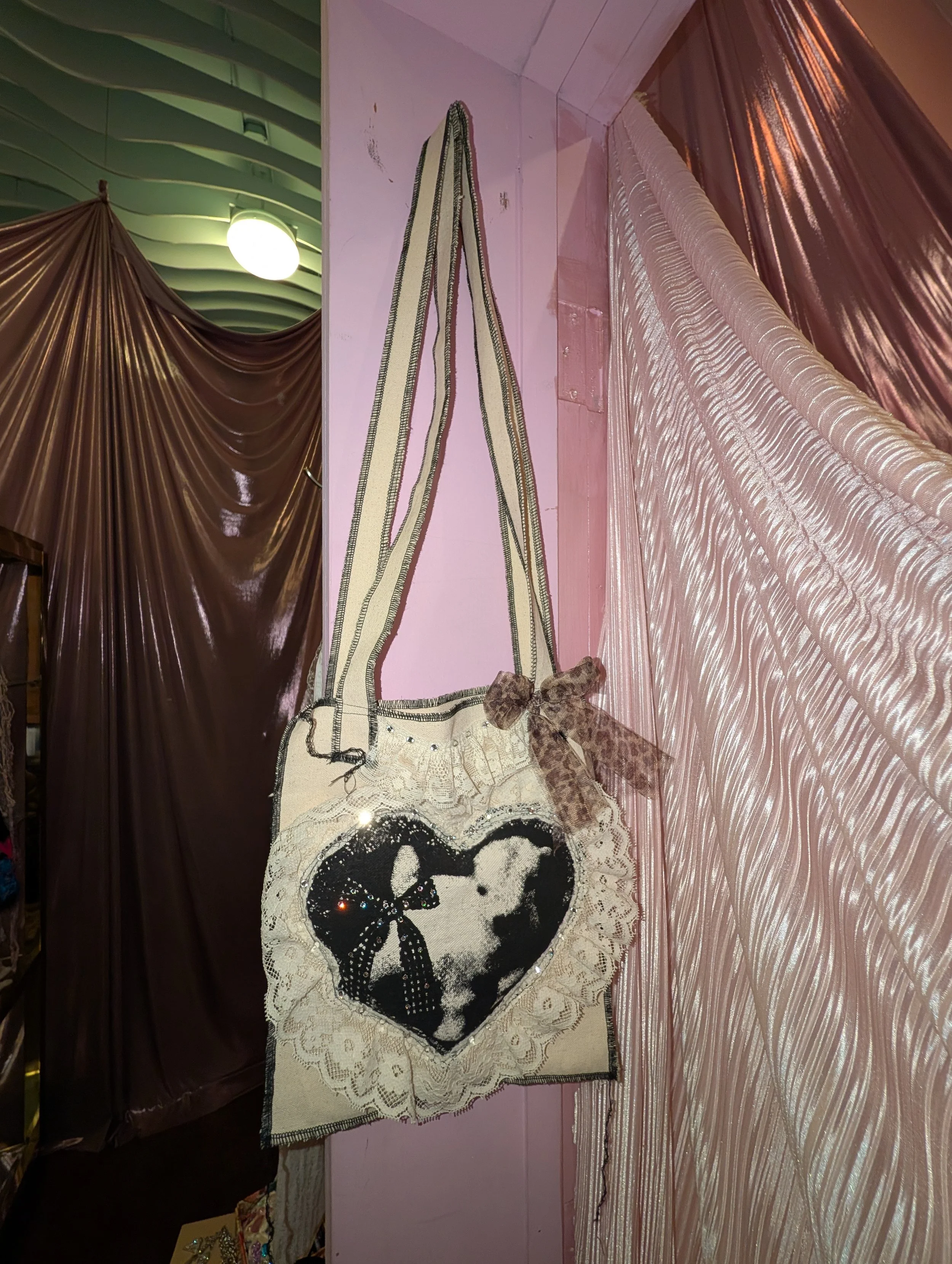 laughing geisha sheep tote bag w venus logo on back