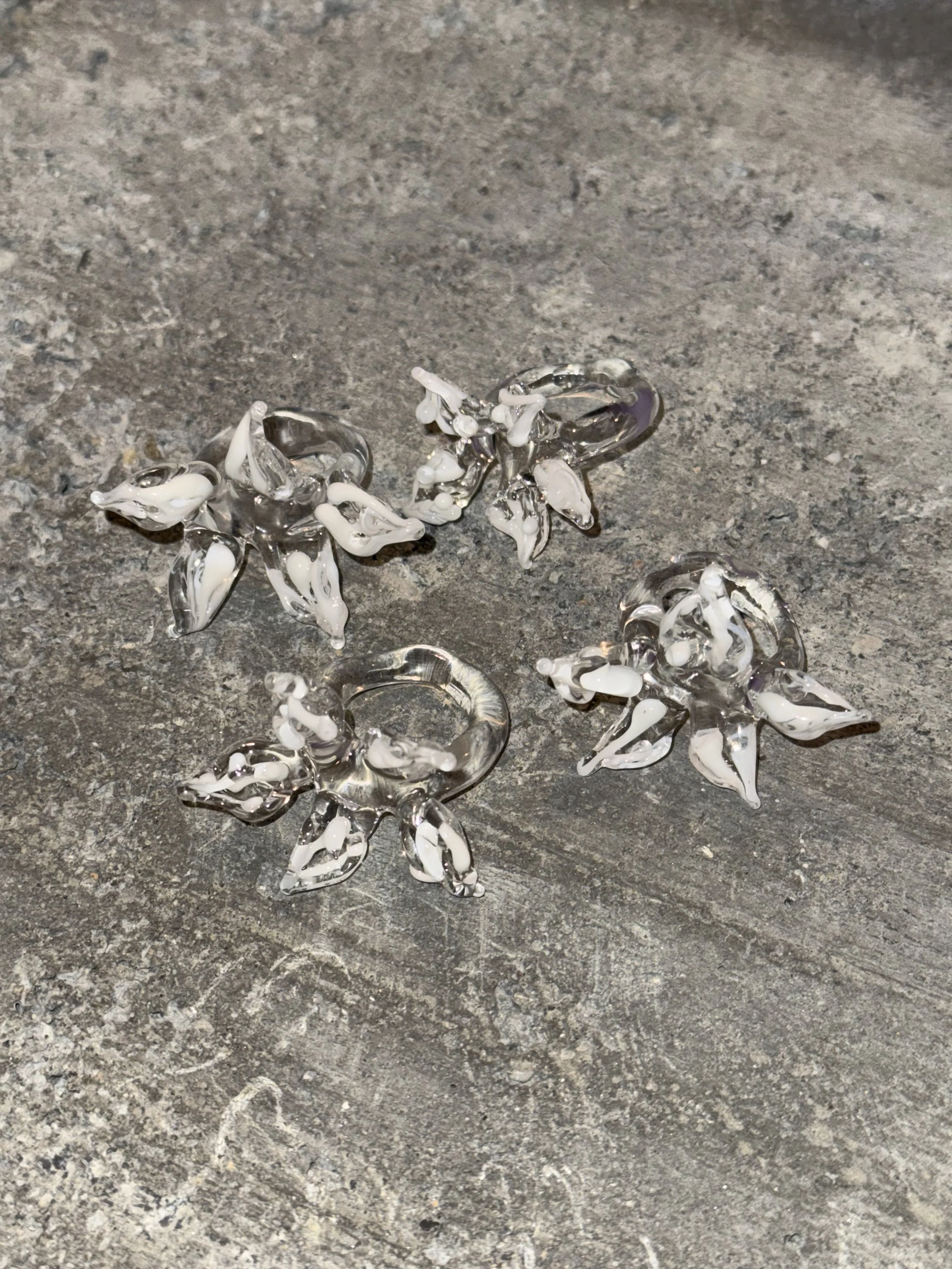 leyrē Glass Flower Ring