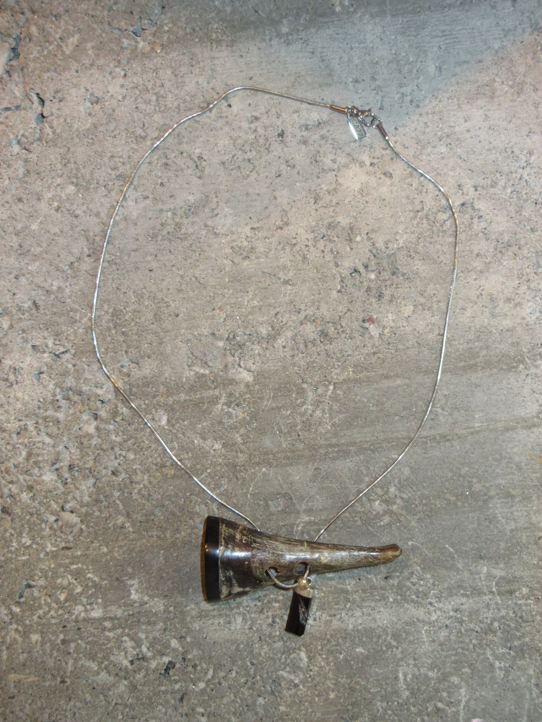 ca22 Cuerno Charm Necklace