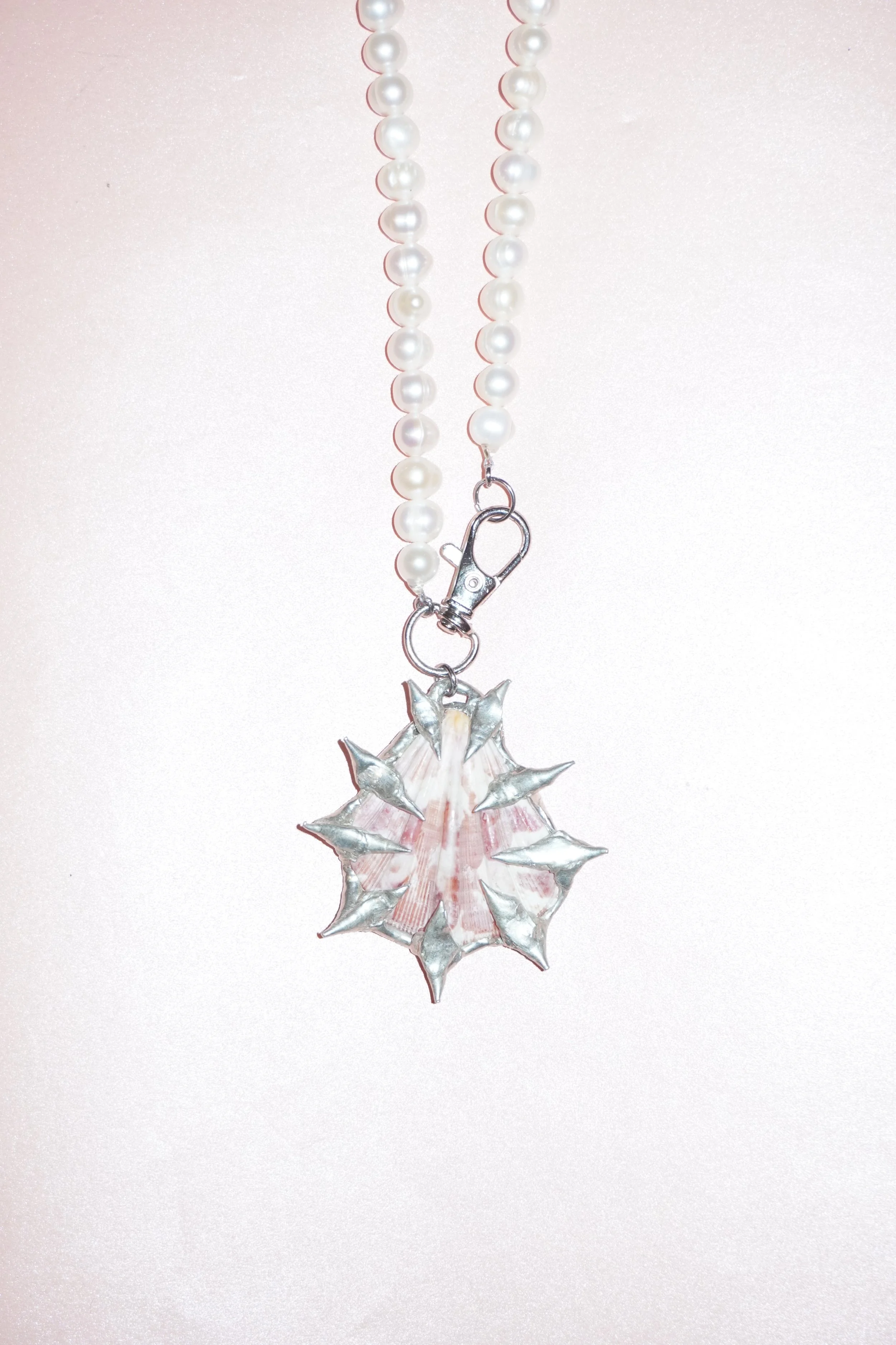 my dearest world single strand white pearl with pink Scallop Keychain Link Collar