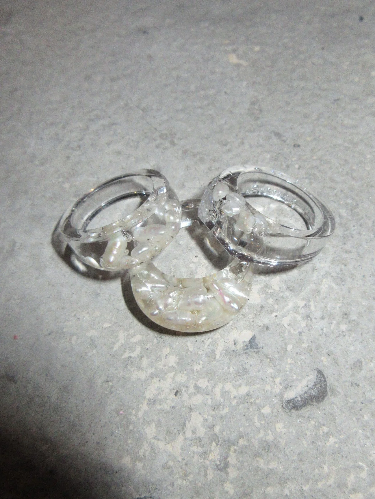 ca22 pearl resin ring trio