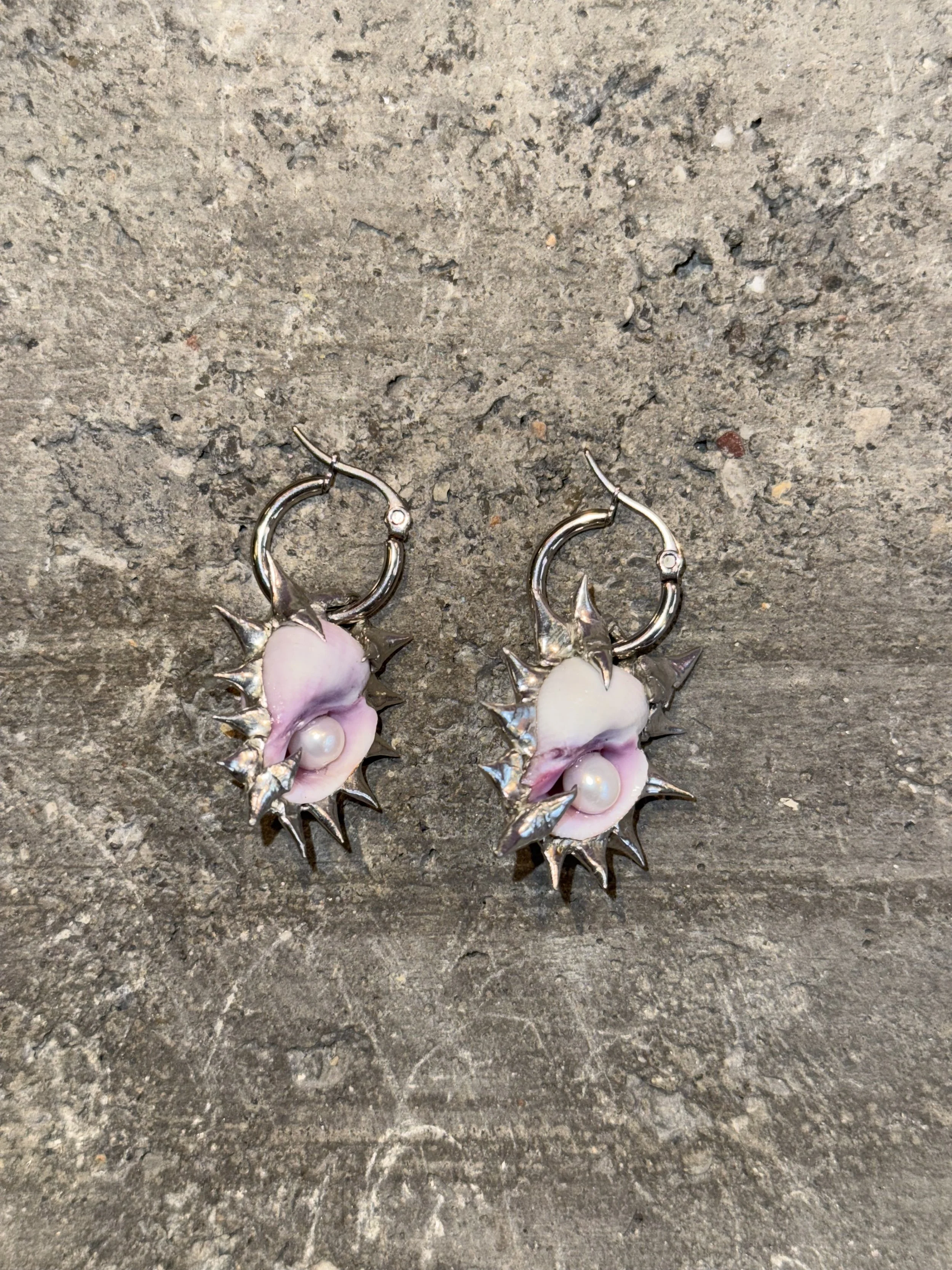 my dearest world Pearly Shell Earrings
