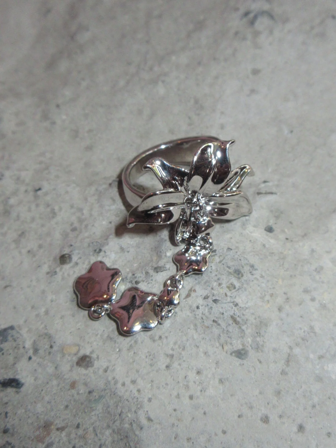 Byecarol lily dangle Ring (Polished)
