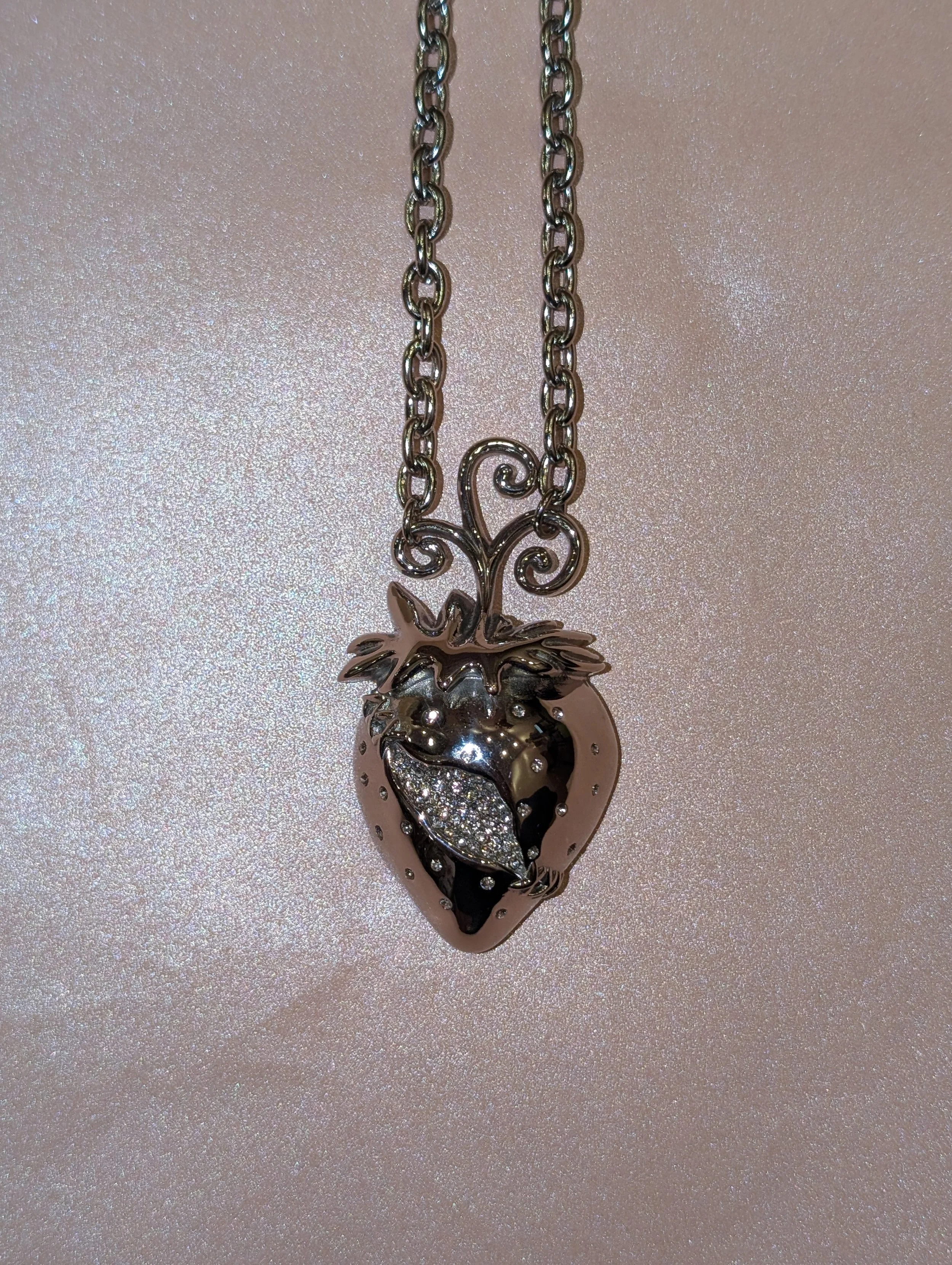 ORCHARD X EVENTYR VERDEN STRAWBERRY necklace