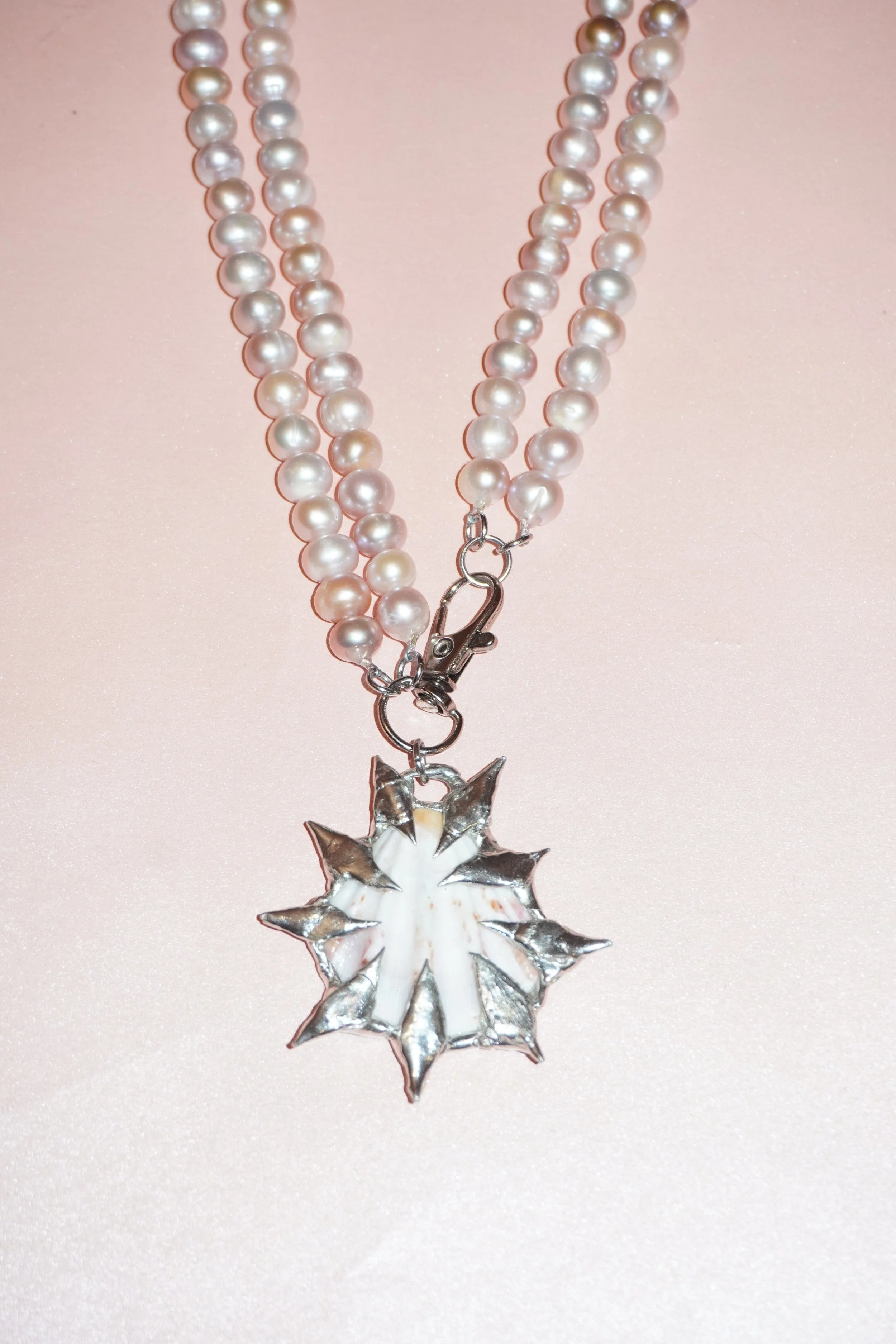 my dearest world Double Strand Pink Pearl Spikey Scallop Keychain Collar