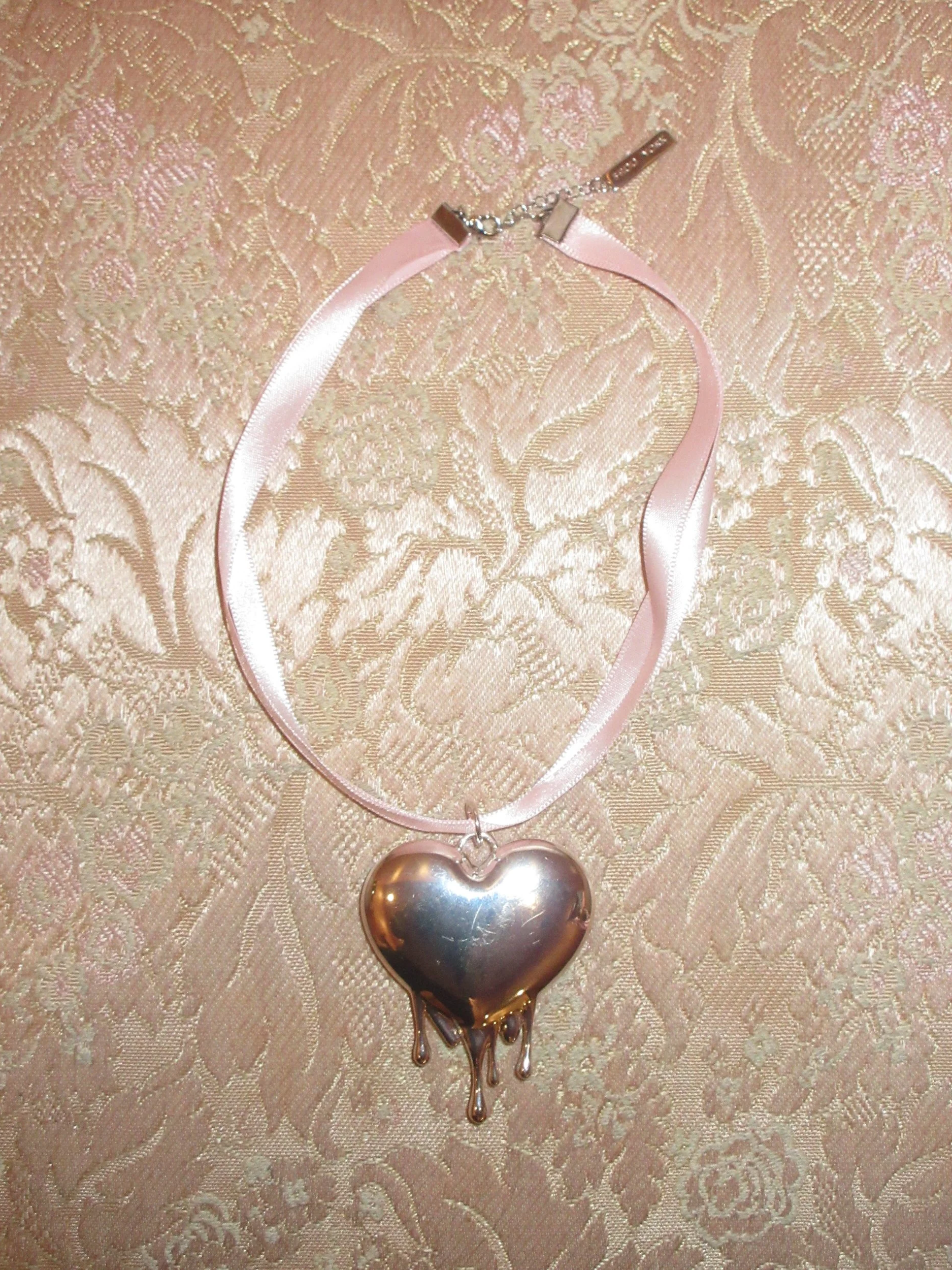 frou york BLEEDING HEART SATIN CHOKER