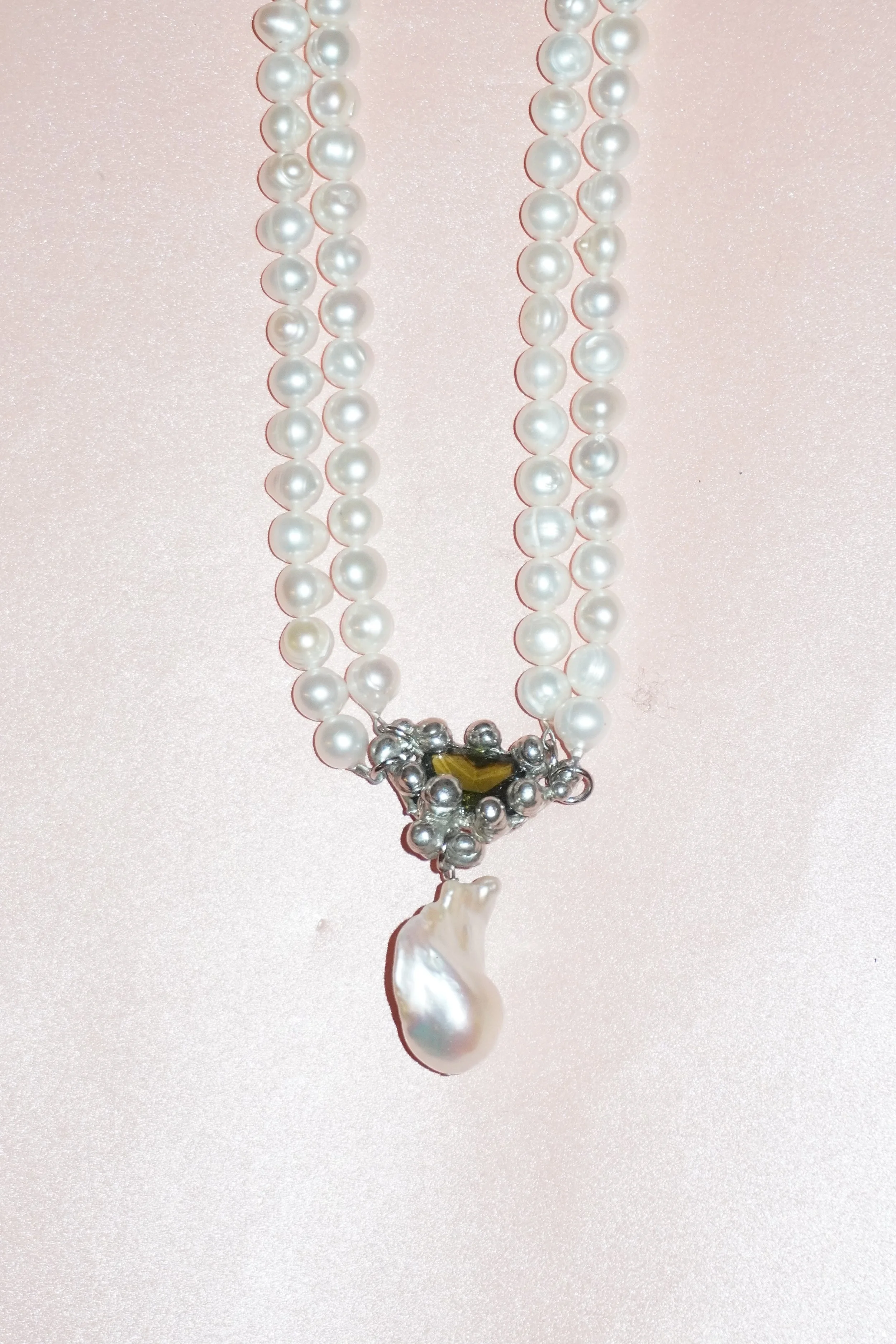 my dearest world double strand white pearl and Green Gem with baroque pearl Collar