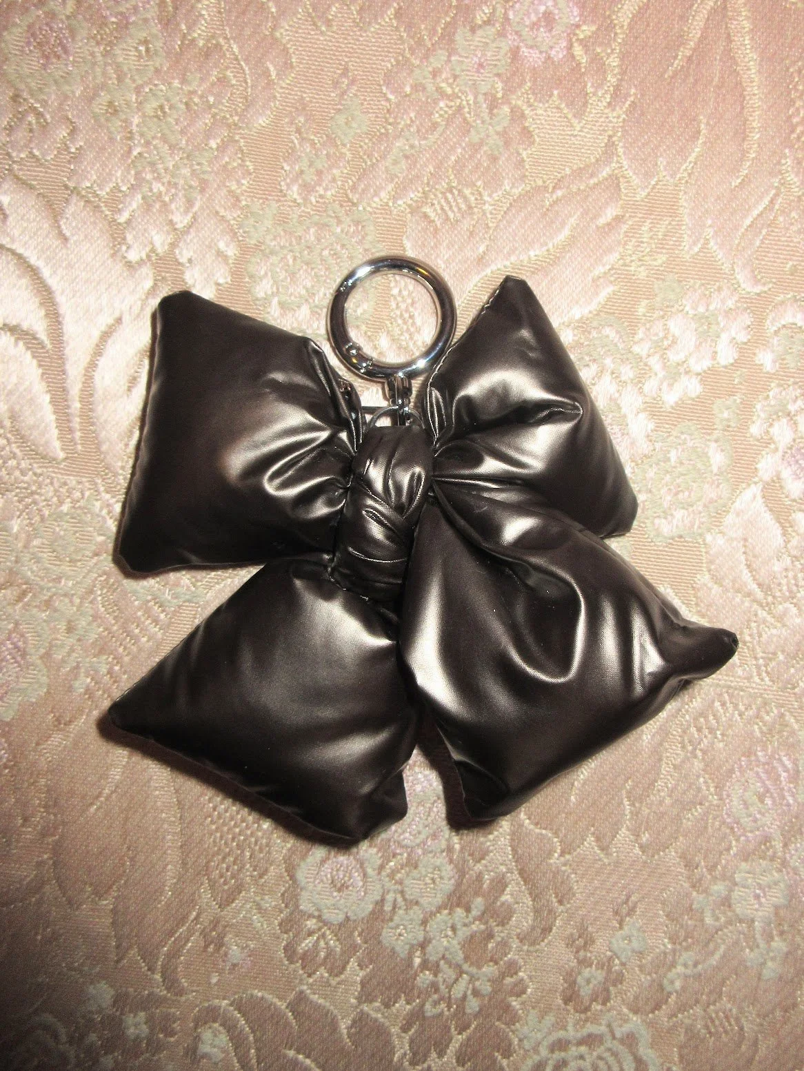 DARK nausicaa BROWN METALLIC BOW KEYCHAINS