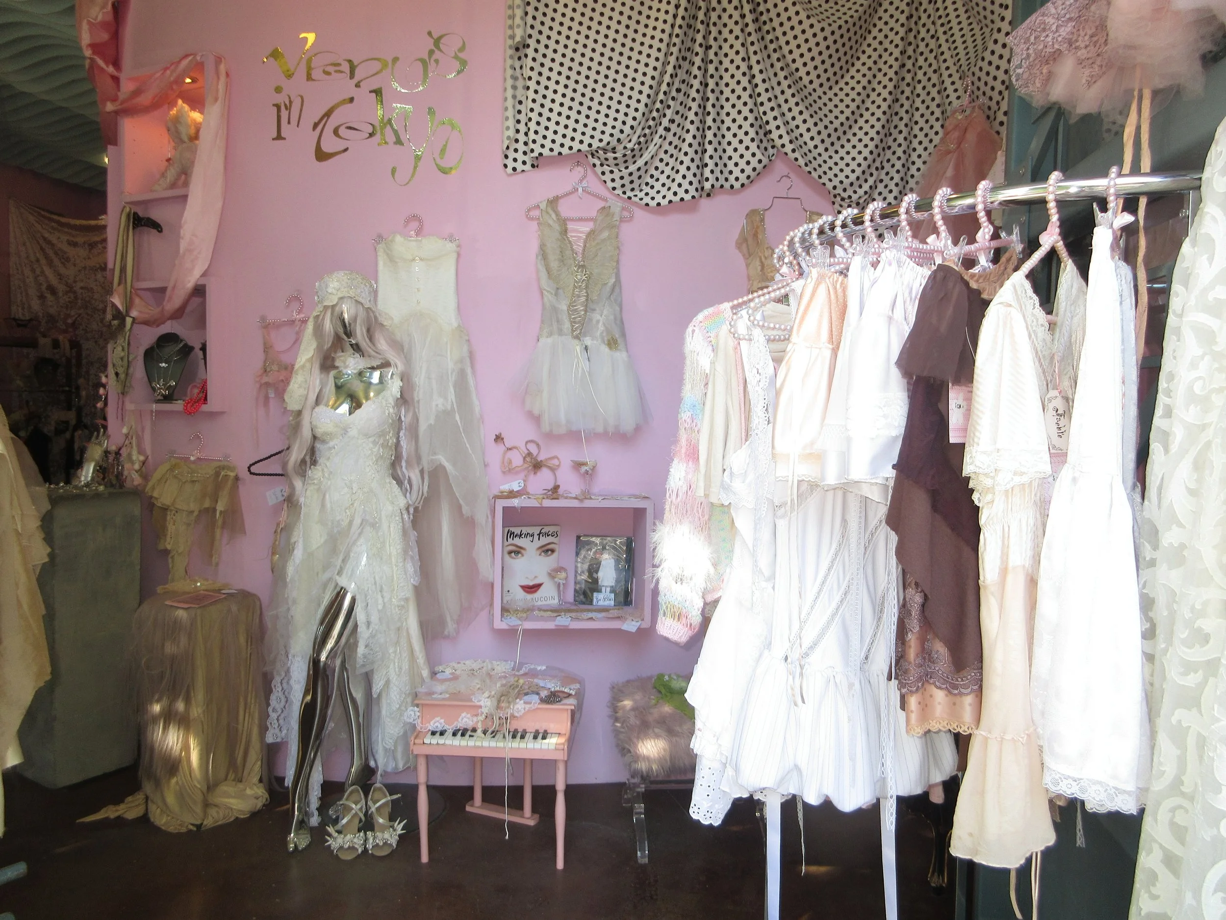 nao海外shopgallery Venus in Tokyo