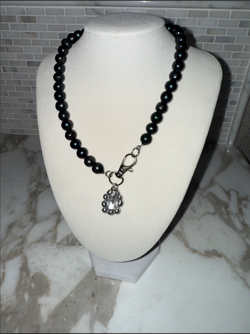 my dearest world Black Pearl Gem Hardware Necklace