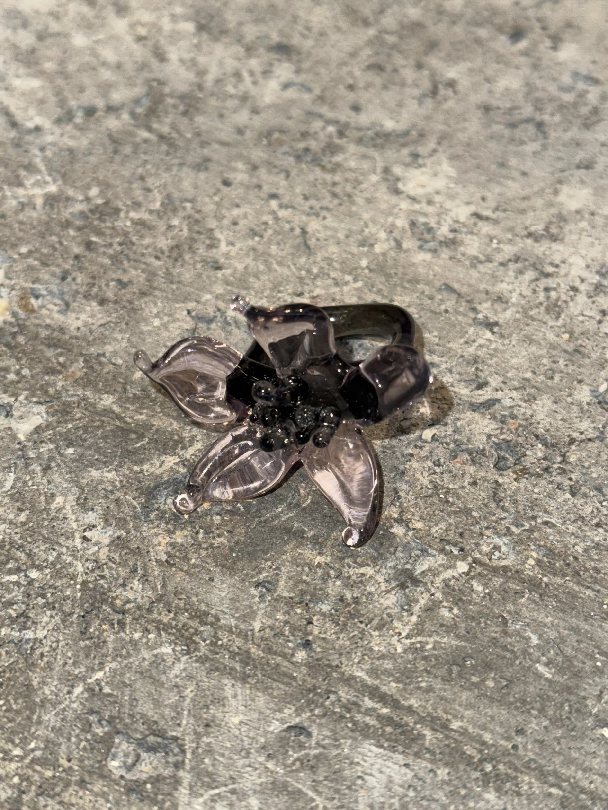leyrē Pink & Black Glass Flower Ring