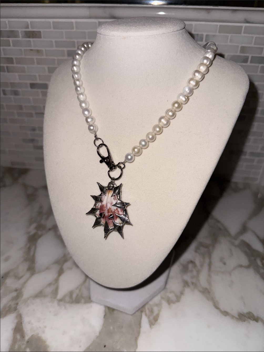 my dearest world Mermaid Scallop 1 Strand White Pearl Hardware Necklace