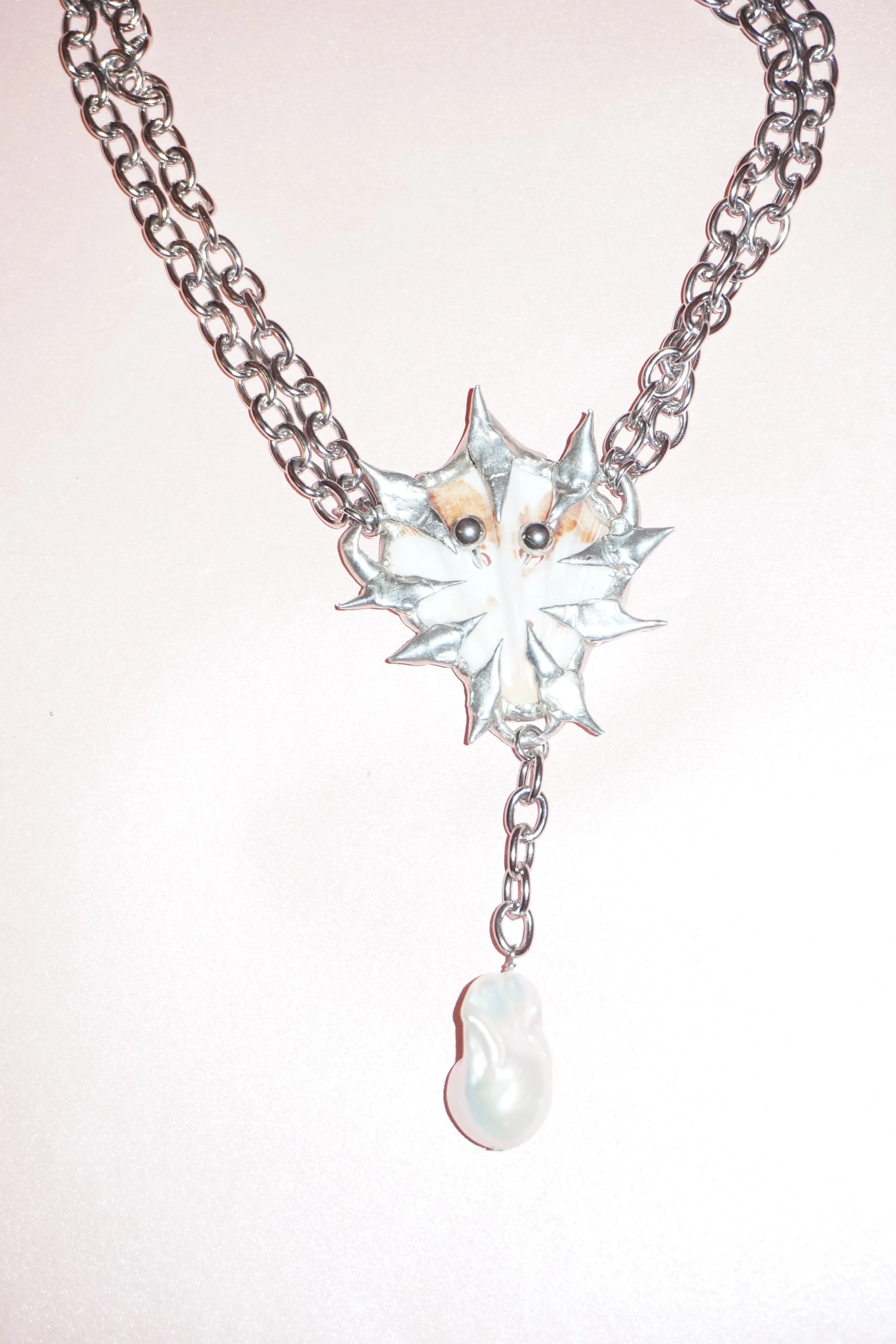 my dearest world White Spiky Pierced Scallop with  Gem & Baroque Pearl Chain Necklace