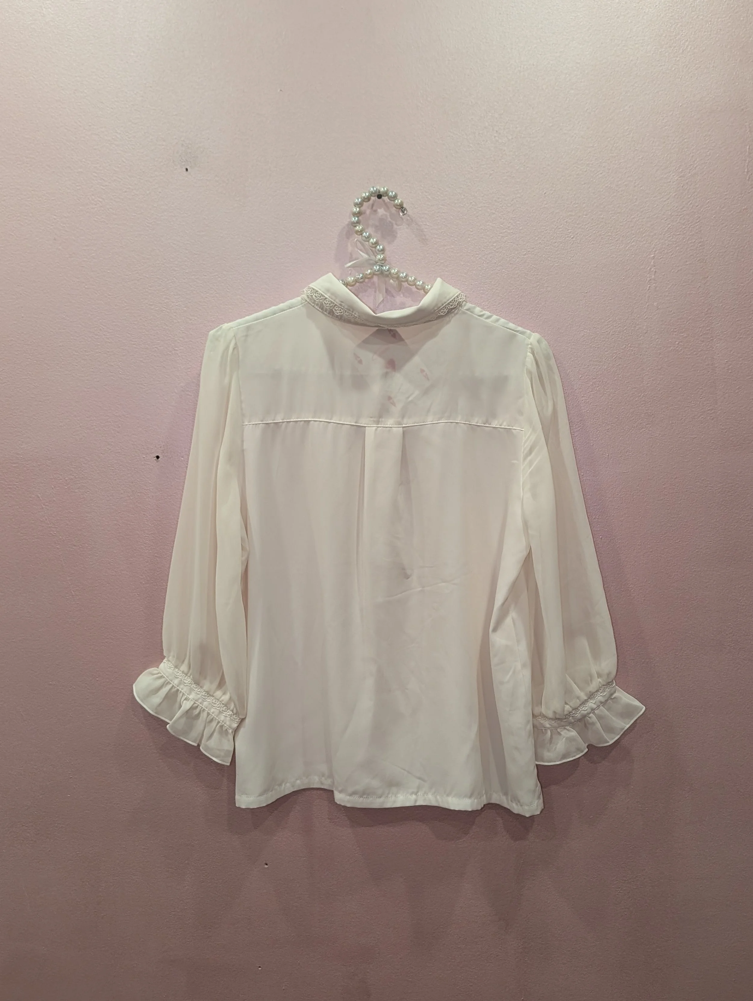 killah queen Axes Femme Cream Blouse with Black Buttons