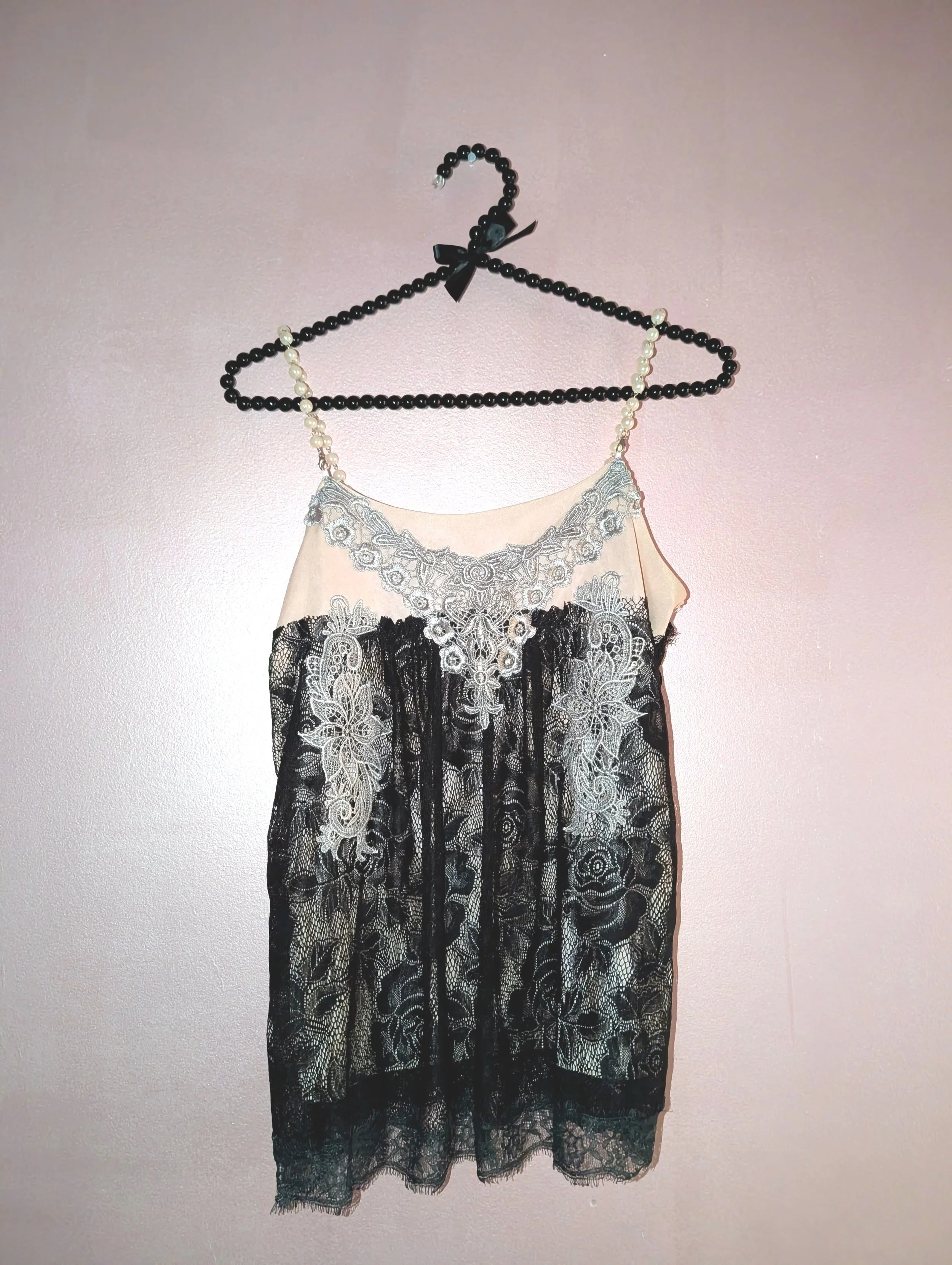 killah queen Axes Femme Black Lace Pearl Strap Cami