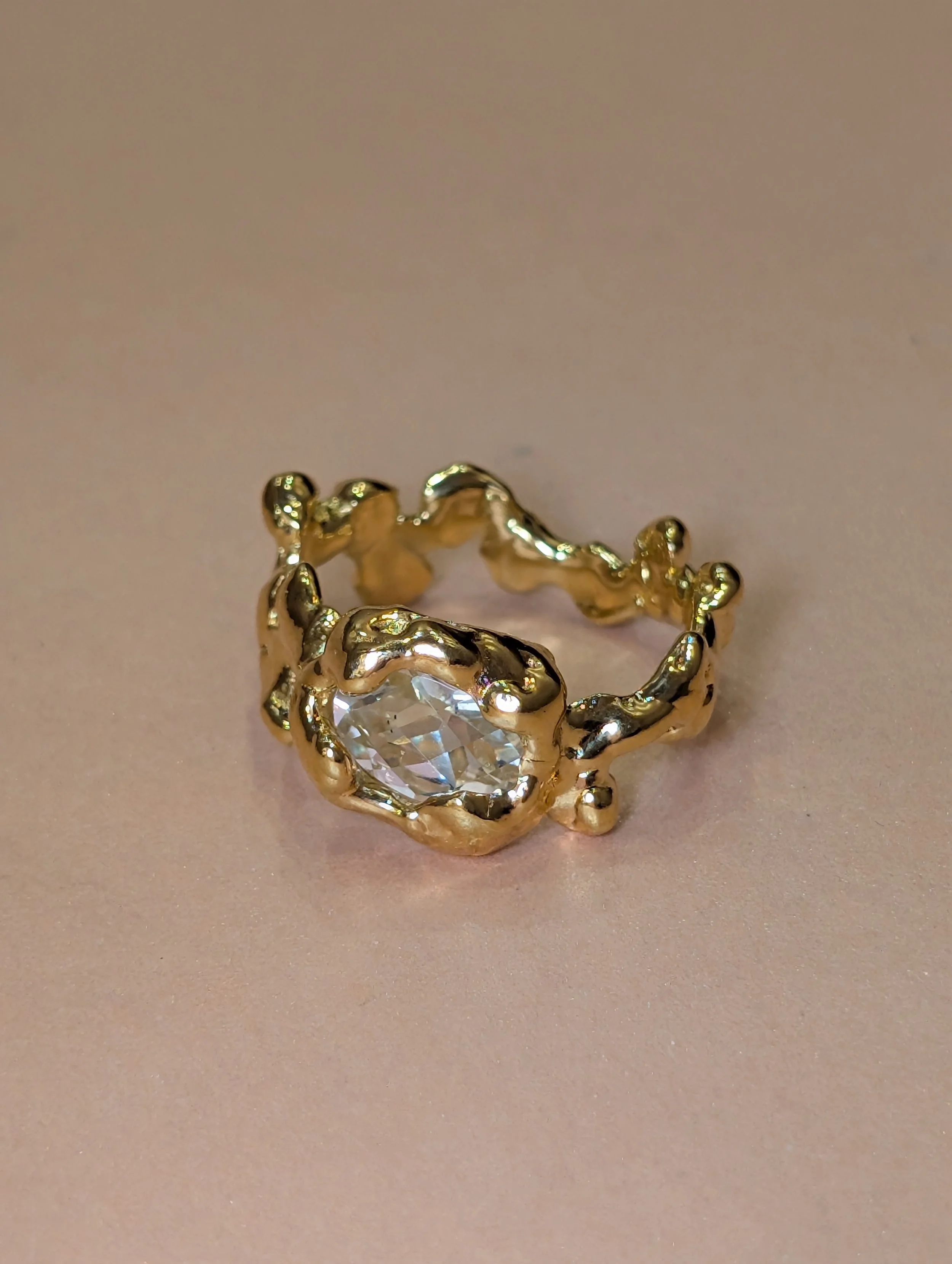 amemori volcan ring (gold, clear topaz)