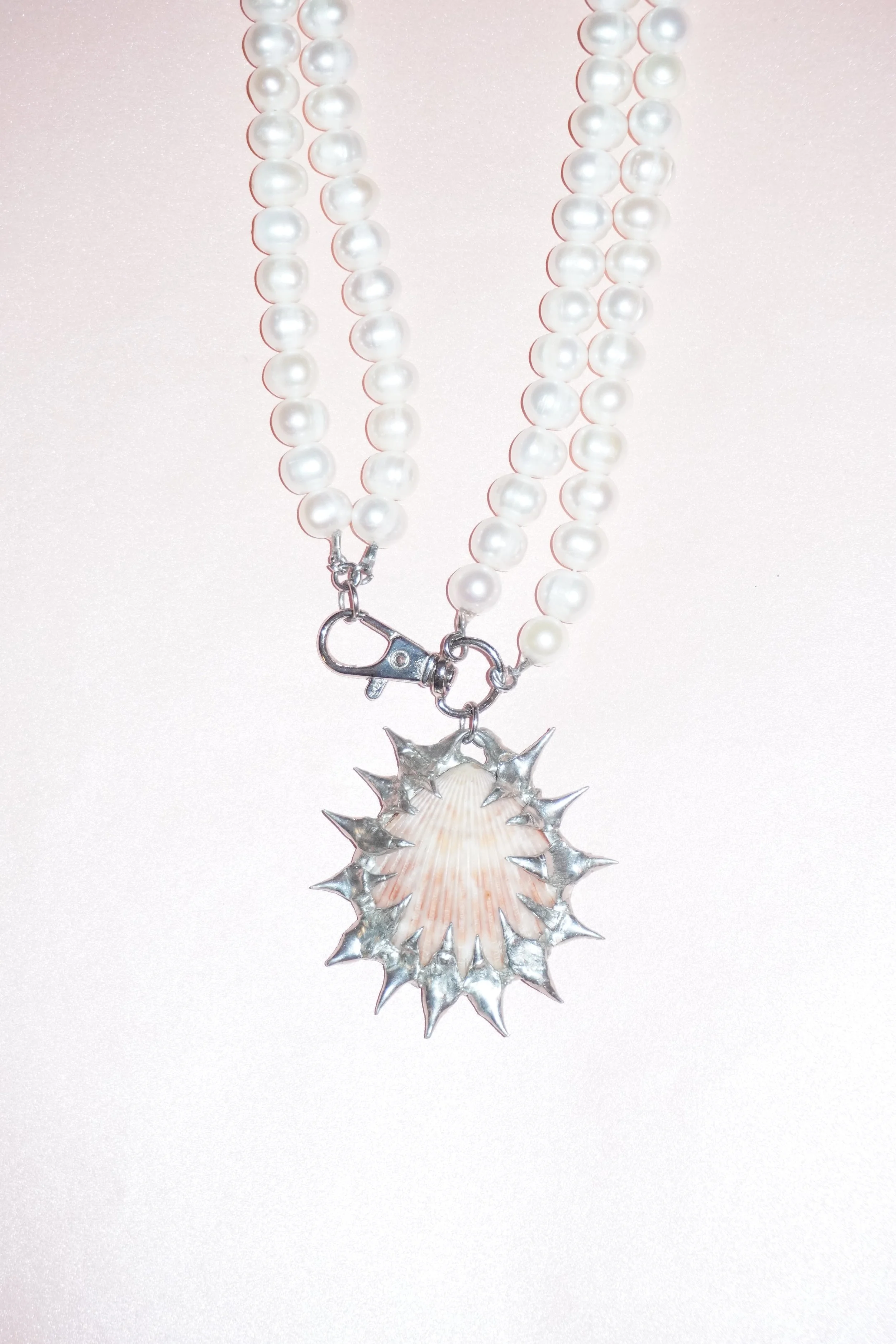 my dearest world double strand white pearls with pink scallop keychain clasp collar