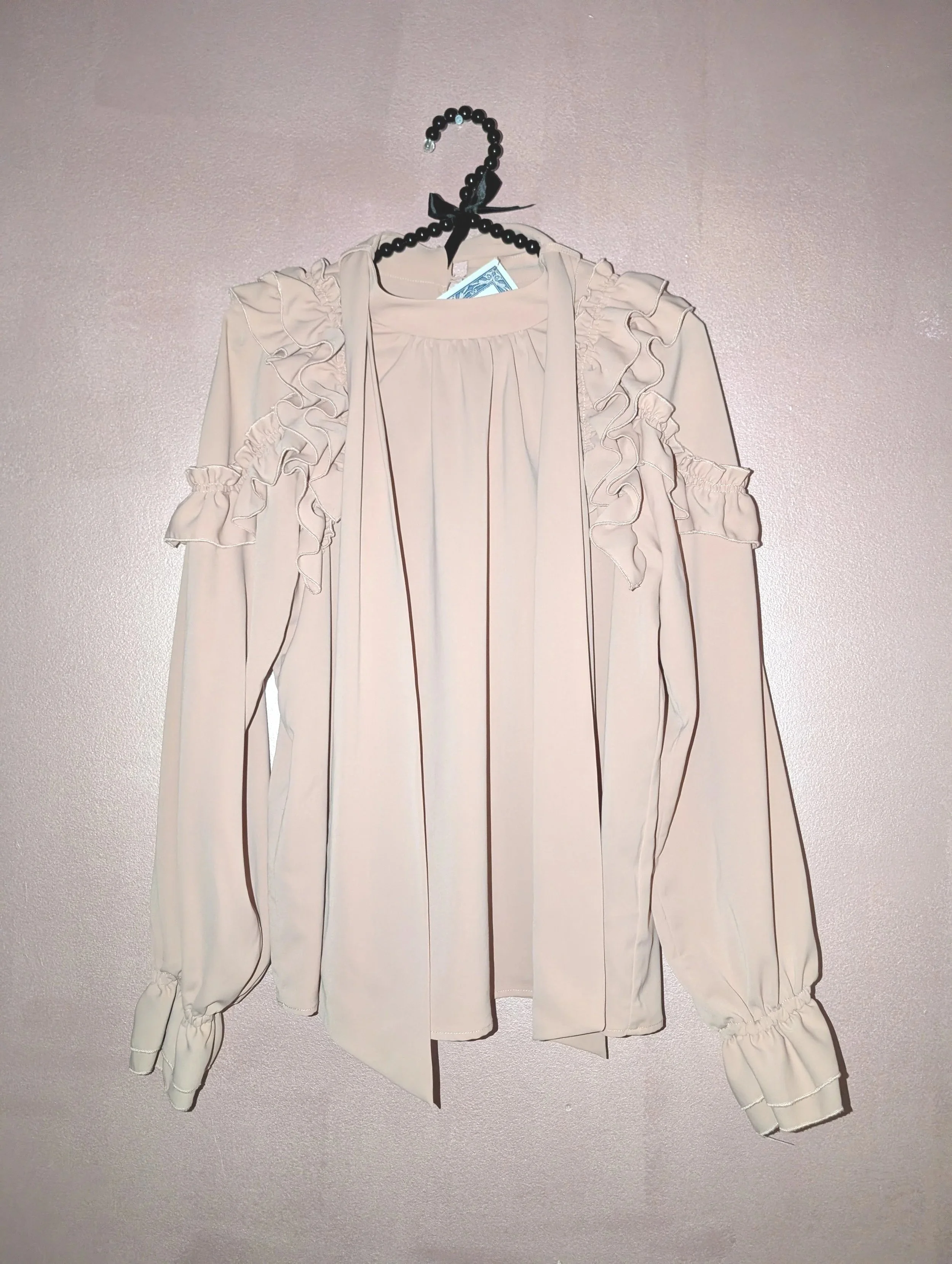 killah queen Axes Femme Pink Ruffle Bow Blouse
