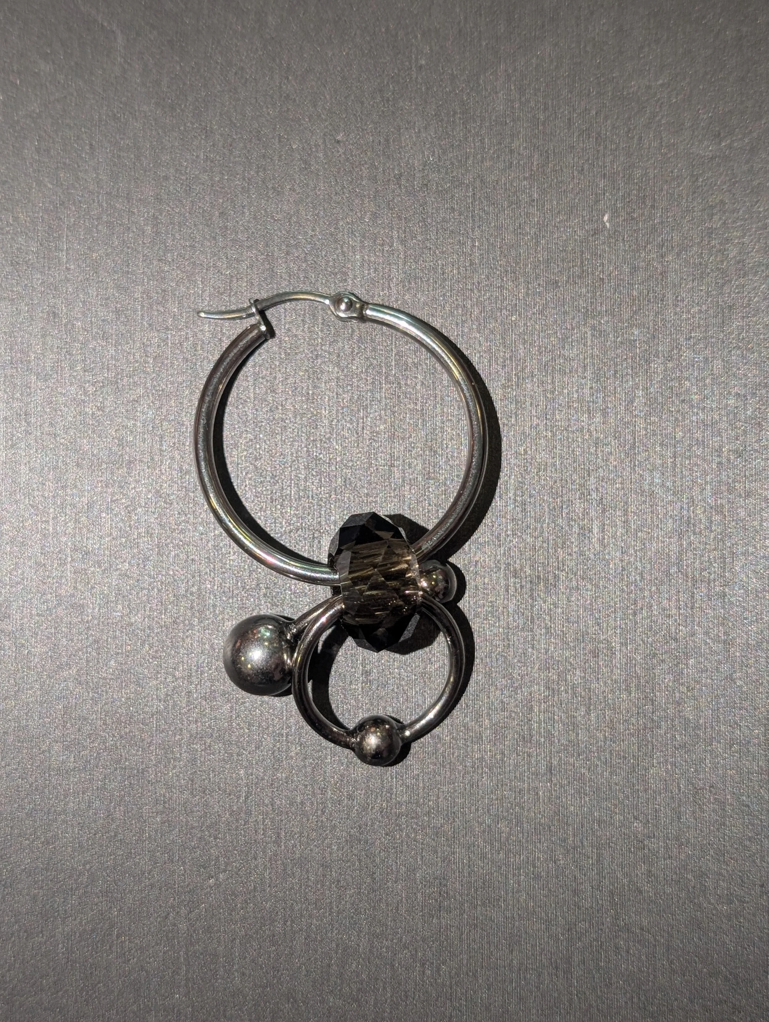 ca22 Yzza hoop pierced single (grey smoke bead)