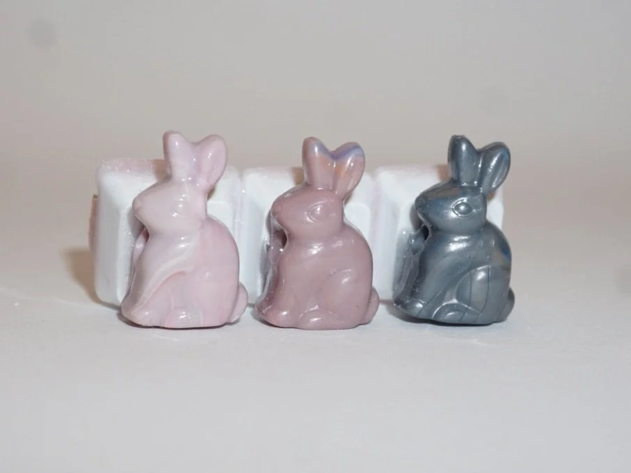 lily jade bunny key cap clip (light)
