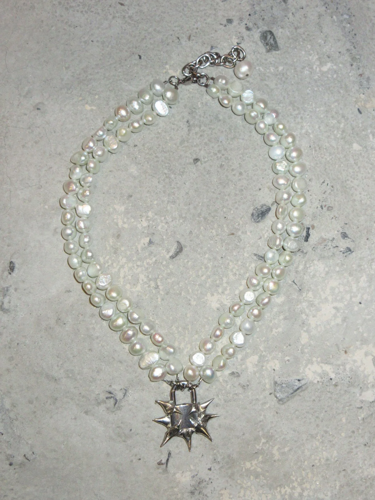 my dearest world Double Strand White Pearl Lock Collar