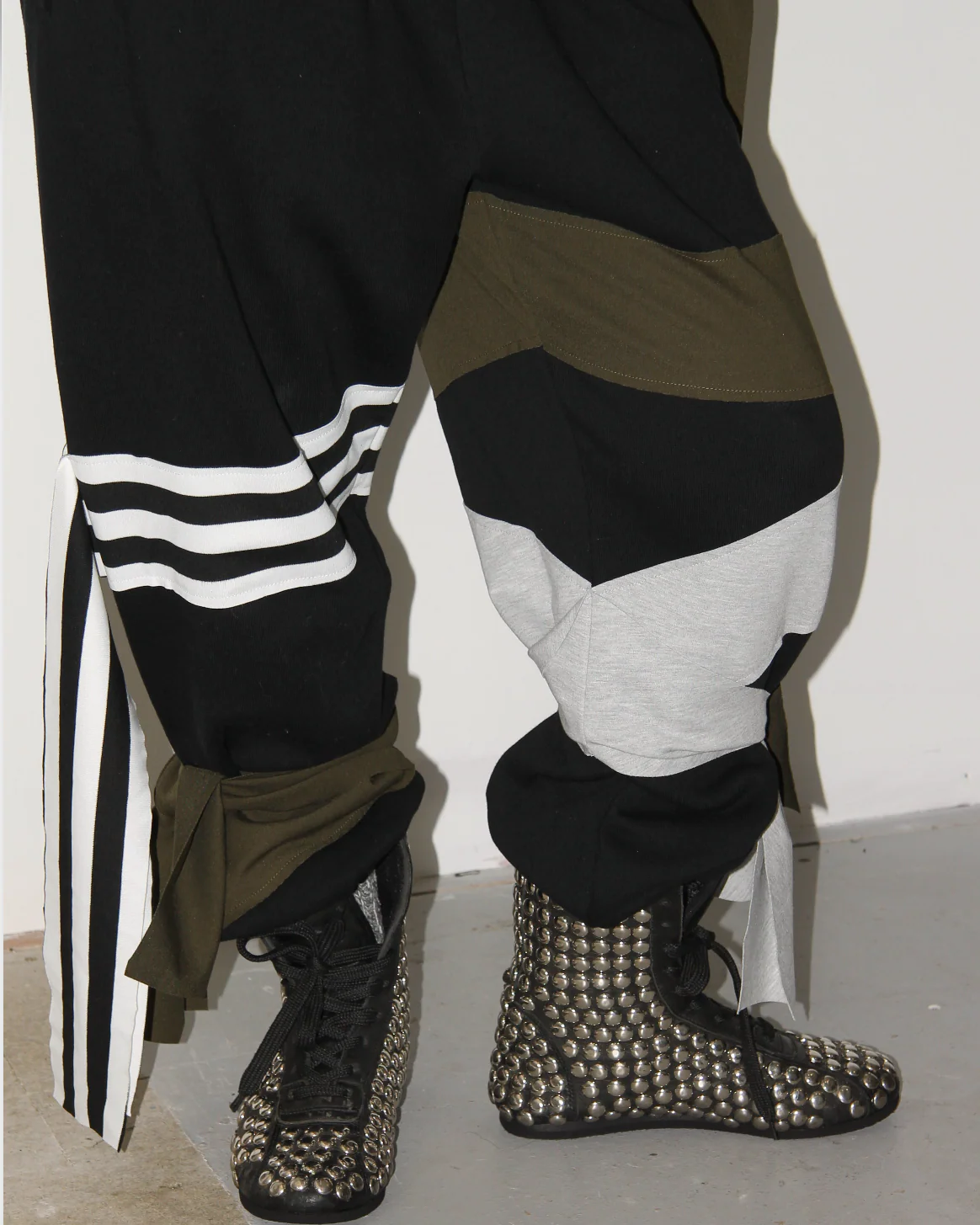 Trigg Black Wrap Sweat