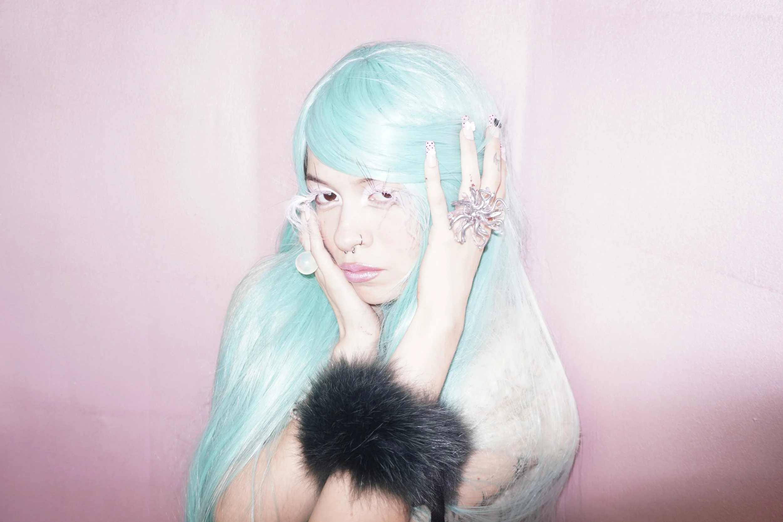 illocana Japanese vintage silver / navy blue fox fur cuff