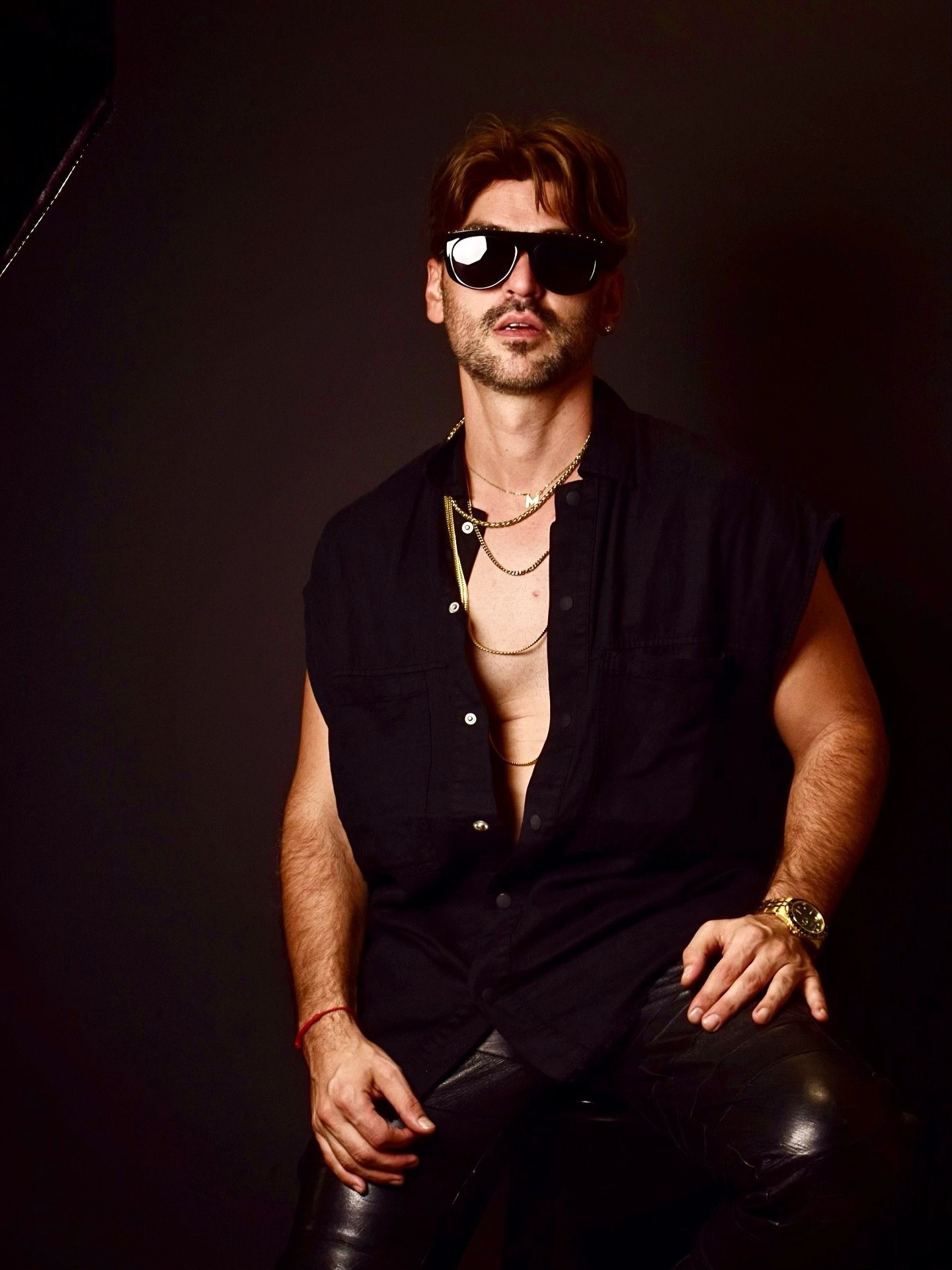 86,000 visitas en mi p&aacute;gina web, redes sociales y canales de musica en los &uacute;ltimos meses solamente puedo decir&hellip;

✨✨✨GRACIAS✨✨✨

You want me
You love me
You hate me
I don&rsquo;t care

🖤🖤🖤

@leoalfonsom 📸 

#picture #model #pi
