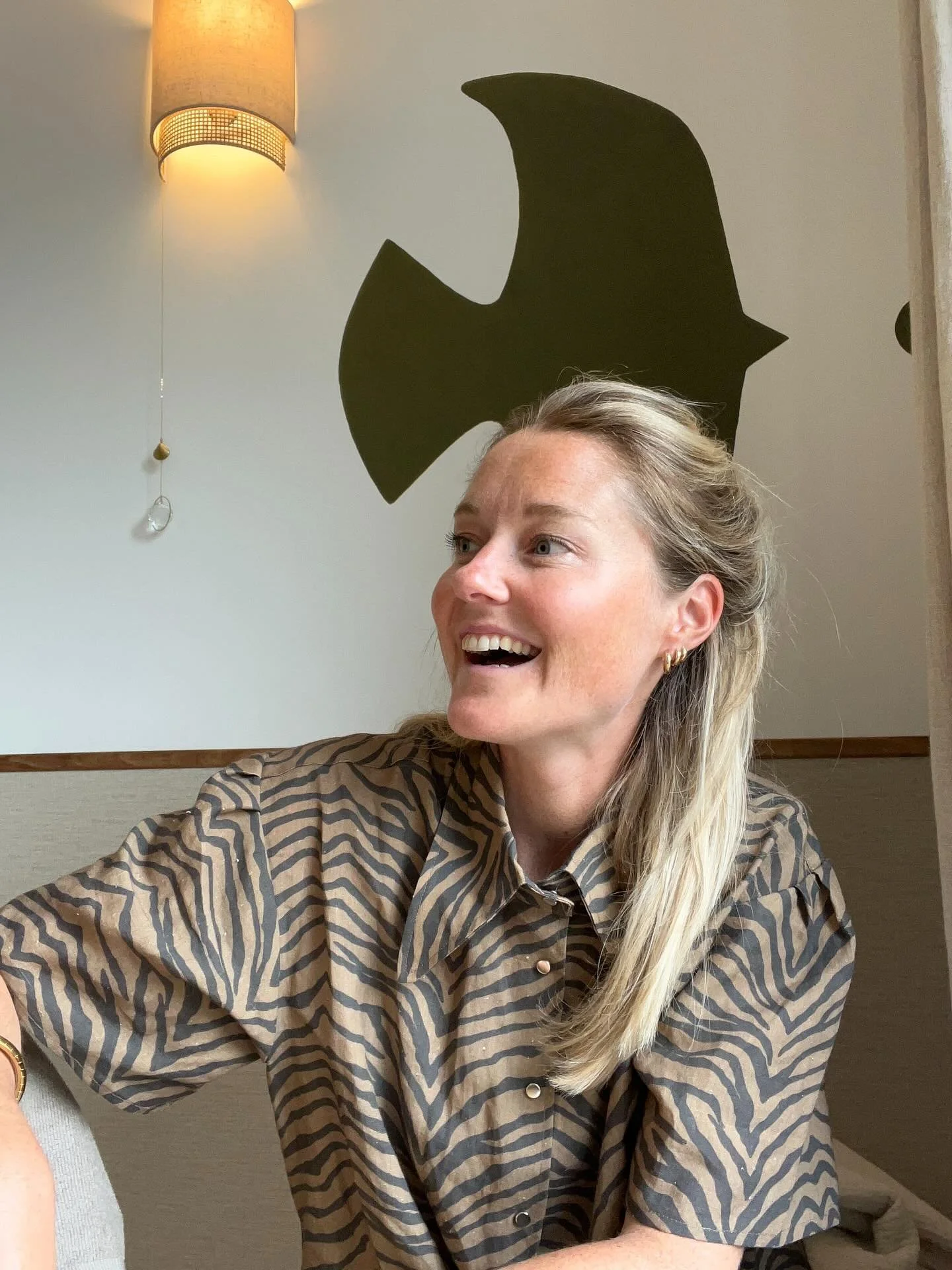 Mais c&rsquo;est qui @helitherapie ? 🧐
Je vous r&eacute;sume mon histoire ici 👇🏻 (et peut-&ecirc;tre qu&rsquo;un jour je vous la raconterai en entier&hellip;)

💥
&Agrave; 20 ans, on m&rsquo;a dit que je ne d&eacute;passerais pas 30 ans&hellip;
✋?