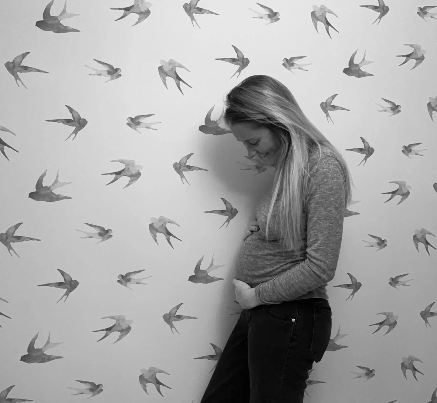 Il y a des silences qui portent la vie.
Des pauses qui ne sont pas des absences&hellip; mais des parenth&egrave;ses 🤍

Aujourd&rsquo;hui, je prends le temps d&rsquo;officialiser aupr&egrave;s de vous ce que certaines savent d&eacute;j&agrave; : j&rs