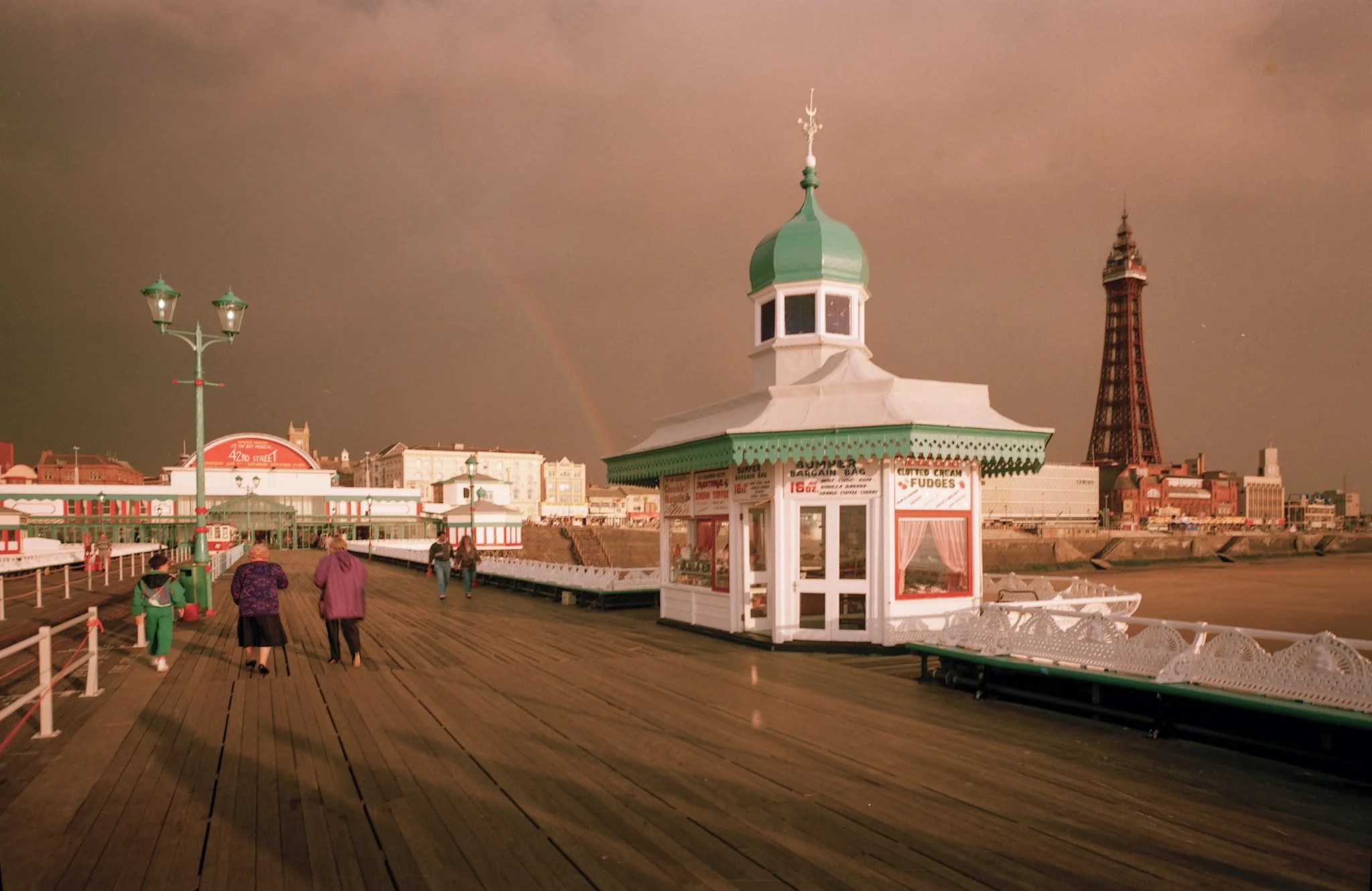 pier blackpool regenboog.jpeg
