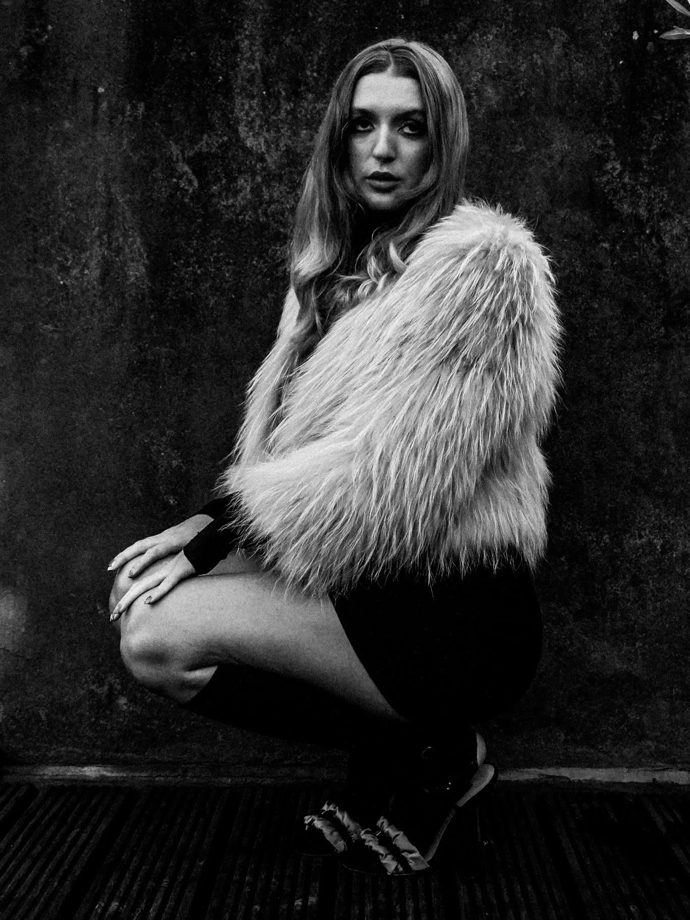 Alena 🖤
MUA : @mona_fraynereid 
Stylist : @theakinyiarchive 

Assisted by : @shotsbyshanae @by_nylaax 

#londonphotographers #photography #photoshoot #creativeprocess