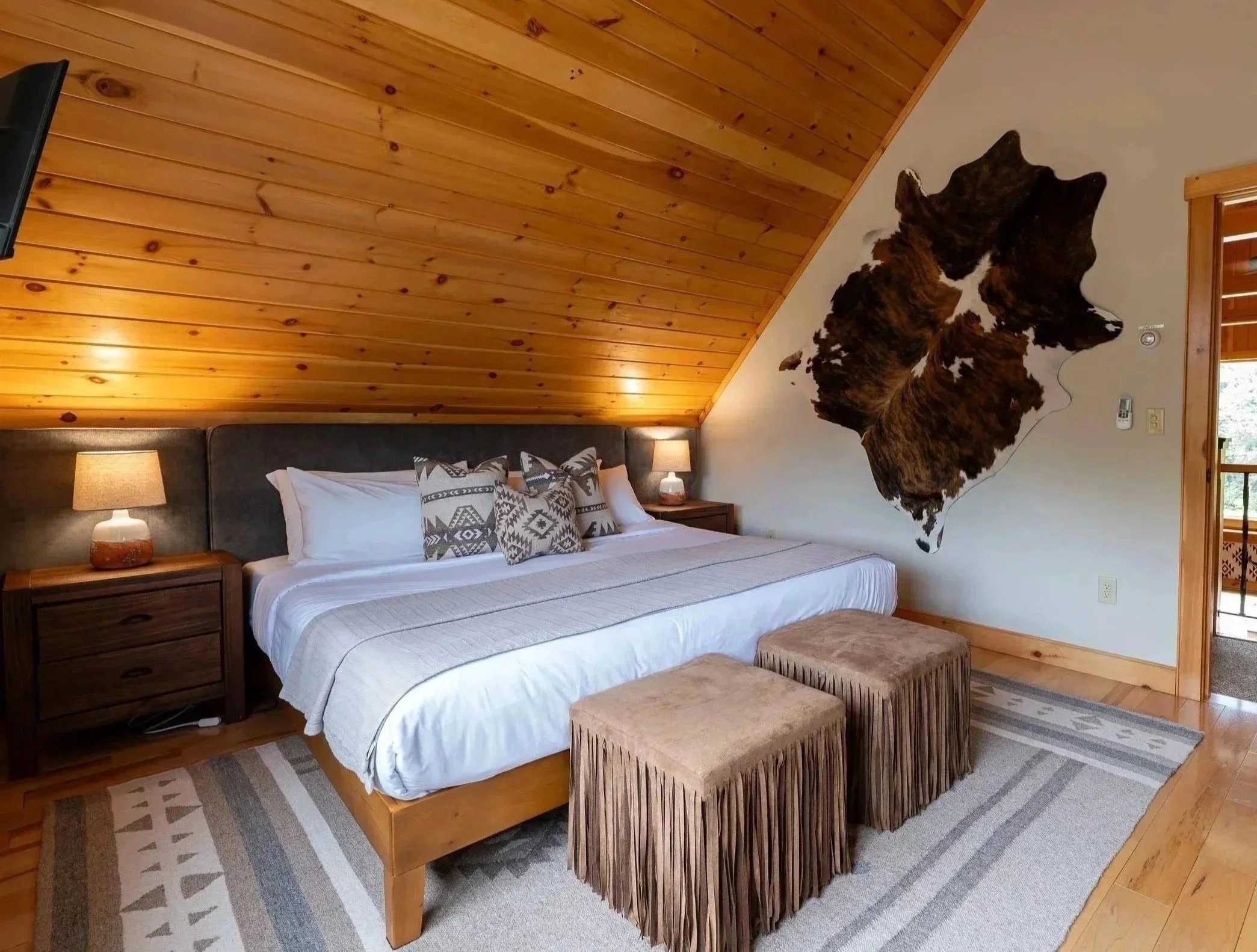 Bedroom 1- Upper Level, King Bed