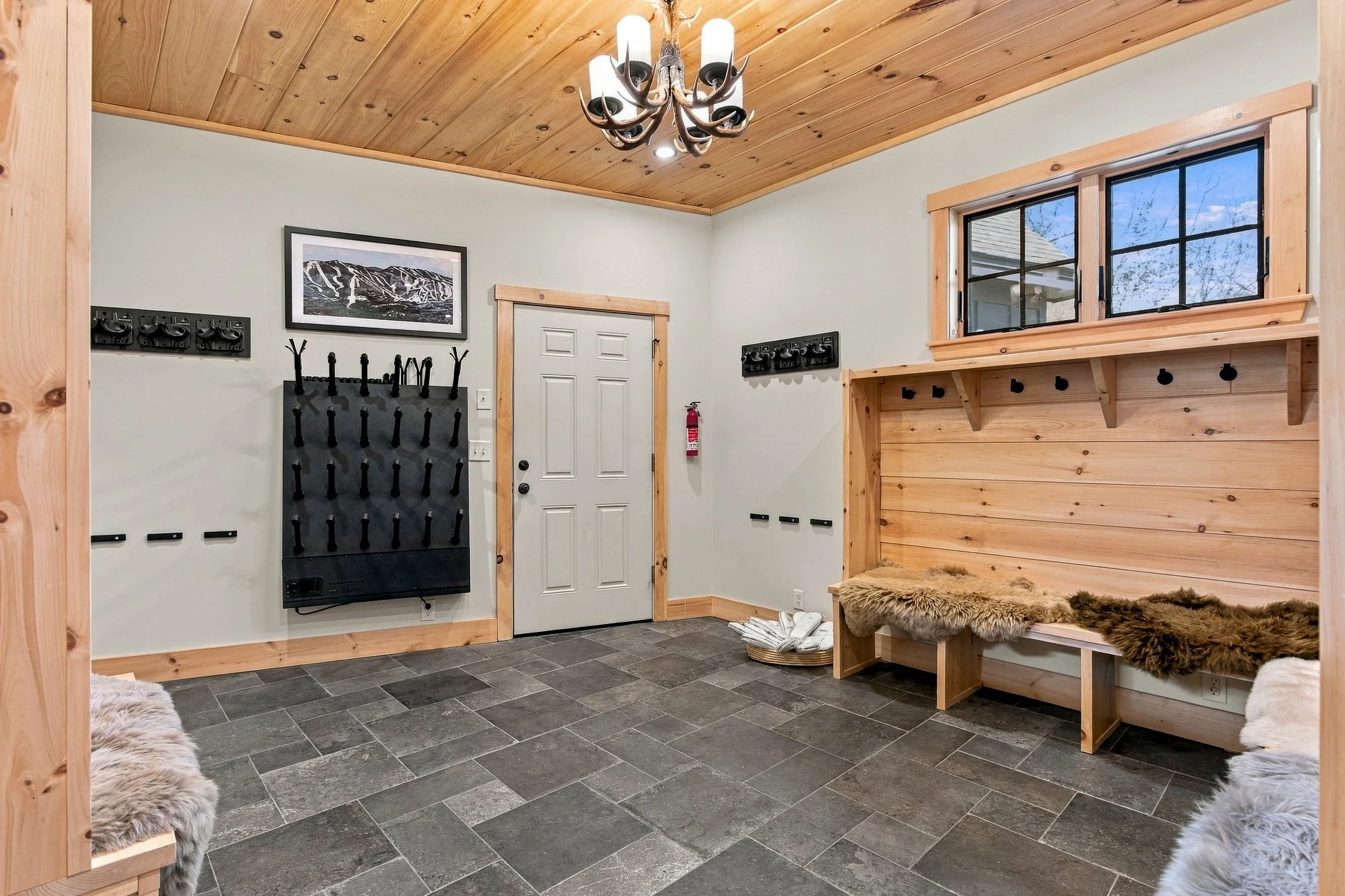 Morganite features a spacious, thoughtfully designed mudroom with built-in benches, ski storage, and a boot warmer, making mountain adventures easy.