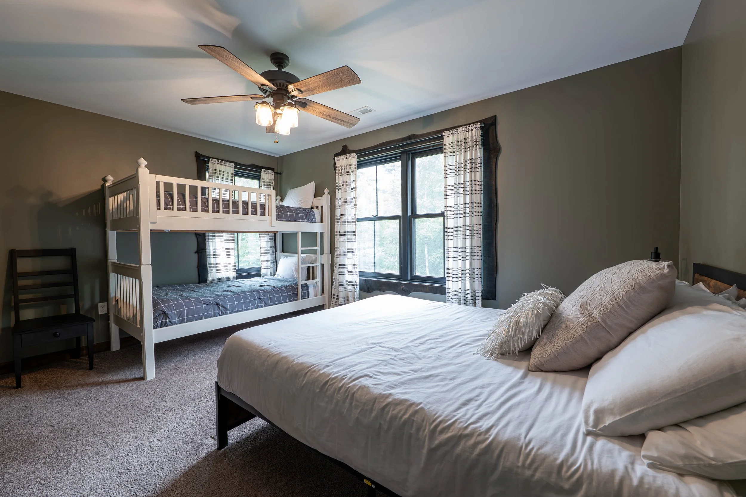 Bedroom 3- Upper Level, Queen Bed, 2 Twins