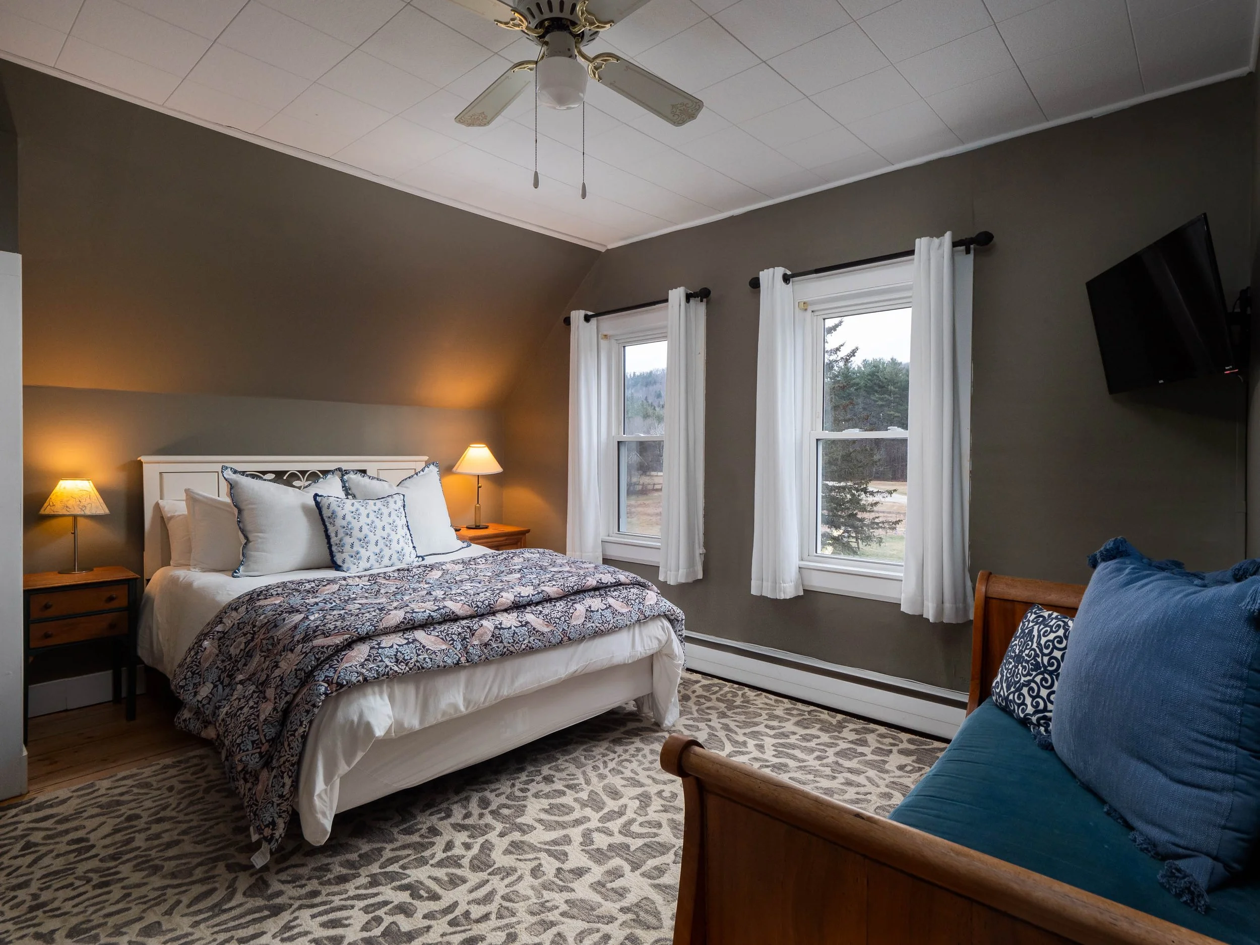 Bedroom 2-Upper Level, Queen Bed