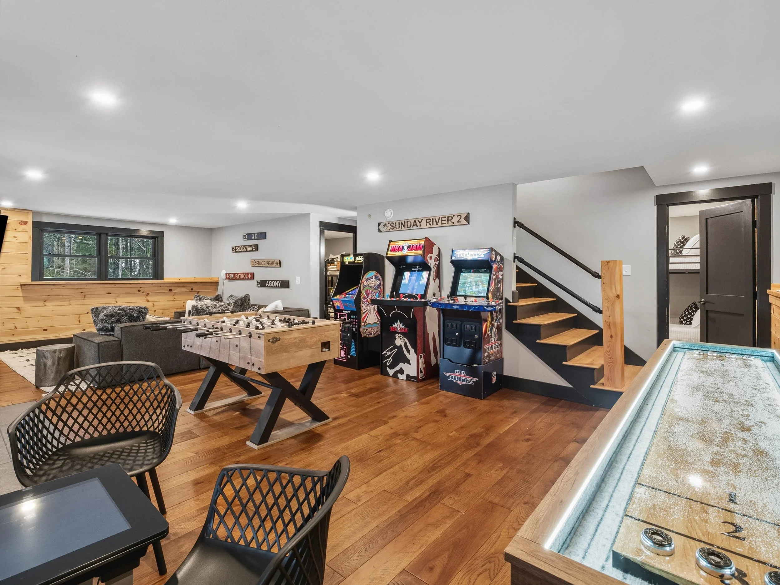 skyline-lodge-61-game-room-visit-sunday-river.jpg