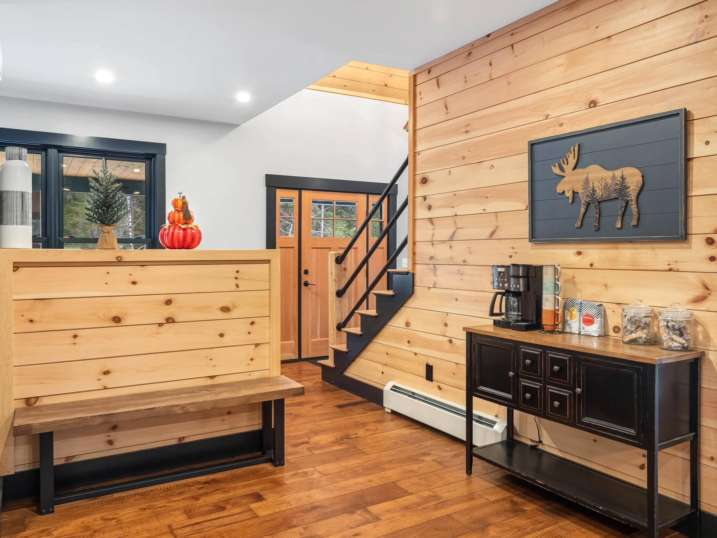 skyline-lodge-07-entryway-visit-sunday-river.jpg