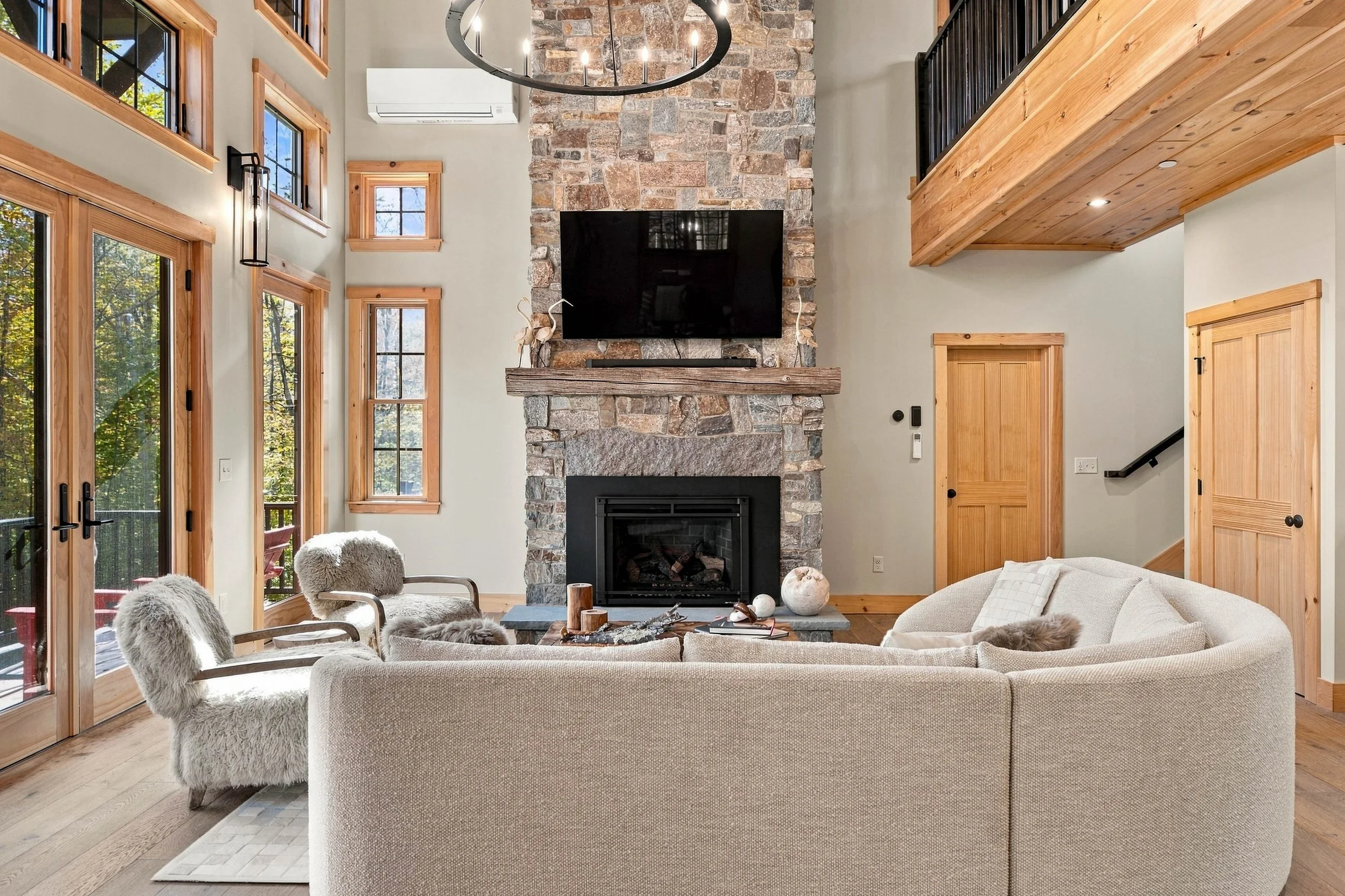 Plush seating and warm natural finishes create an inviting space for gathering after a day at Sunday River. 