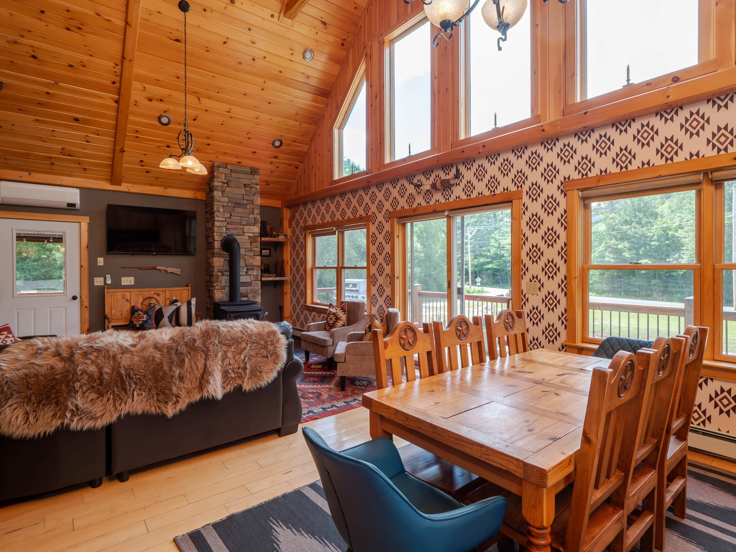 Bright dining area at The Lone Star at Sunday River chalet in Sunday River area close to Sunday River Resort with group-friendly layout