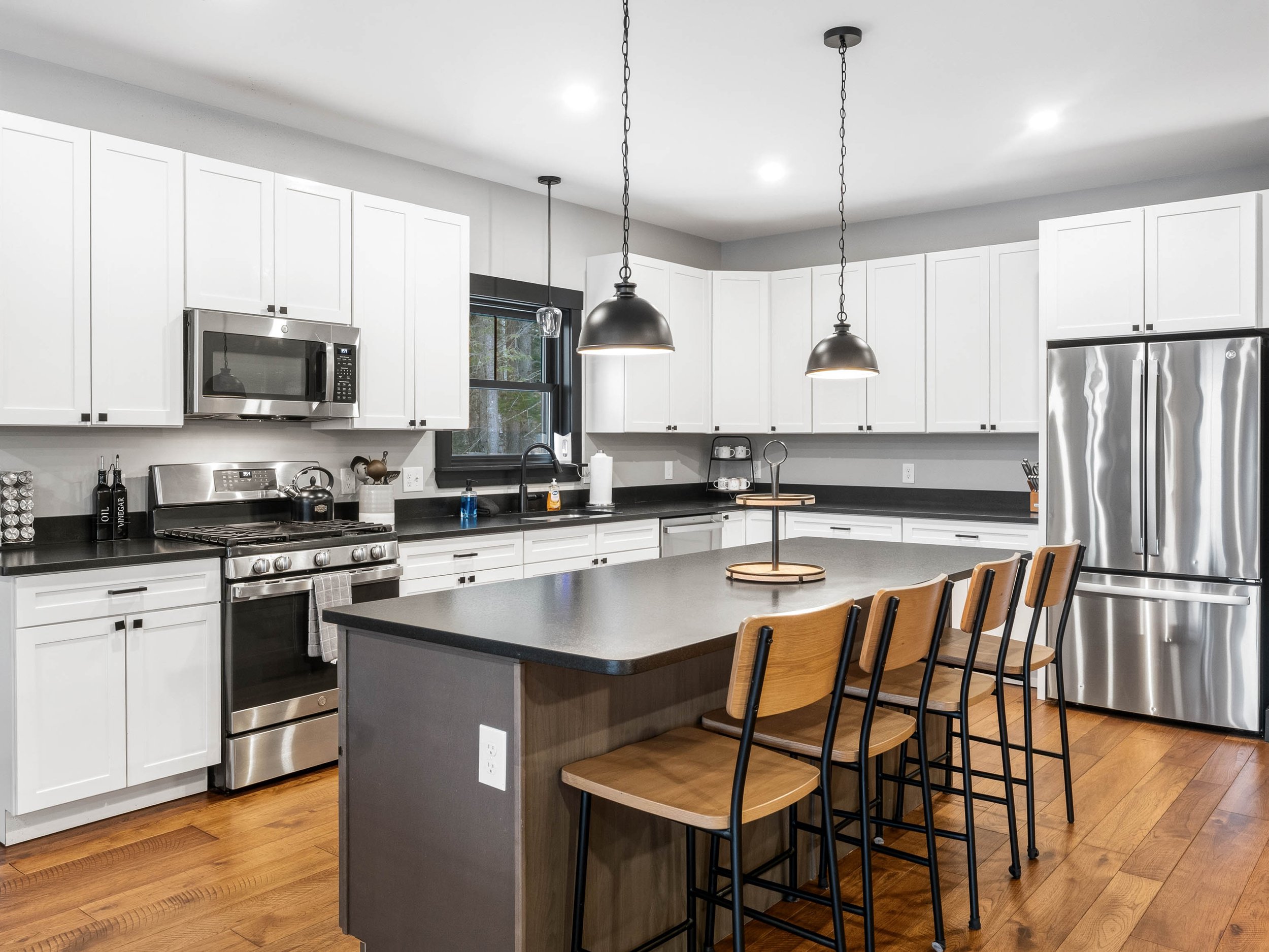 skyline-lodge-16-kitchen-visit-sunday-river.jpg