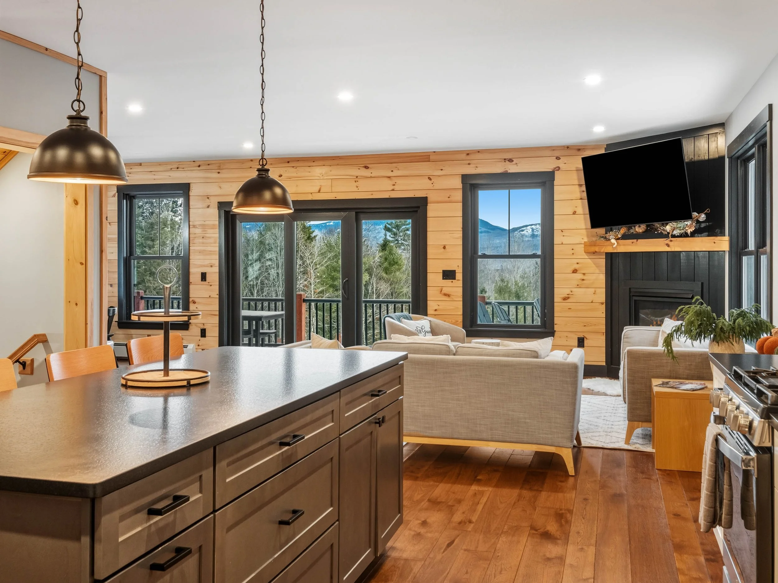 skyline-lodge-33-living-room-visit-sunday-river.jpg