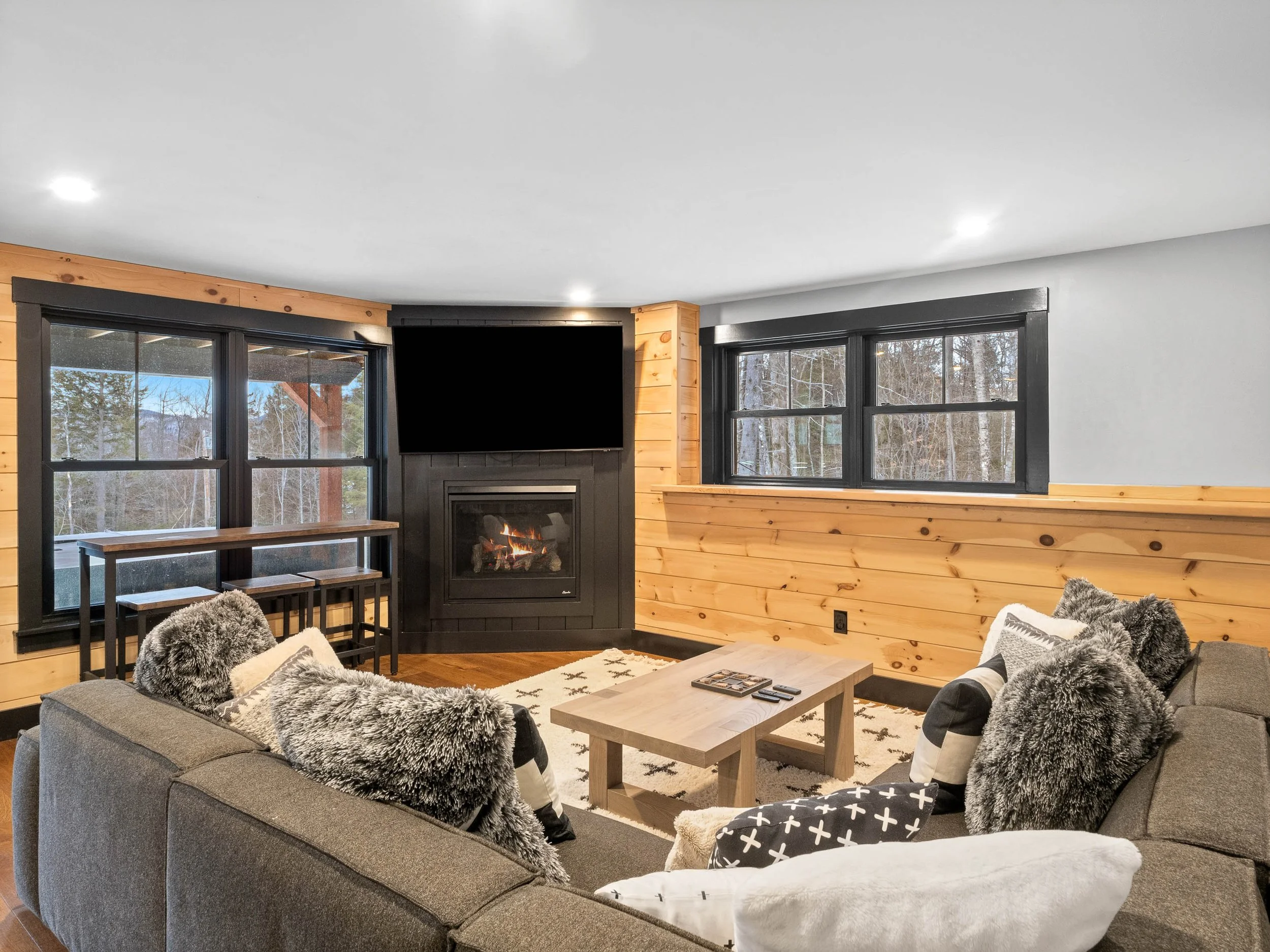 skyline-lodge-13-second-living-room-visit-sunday-river.jpg