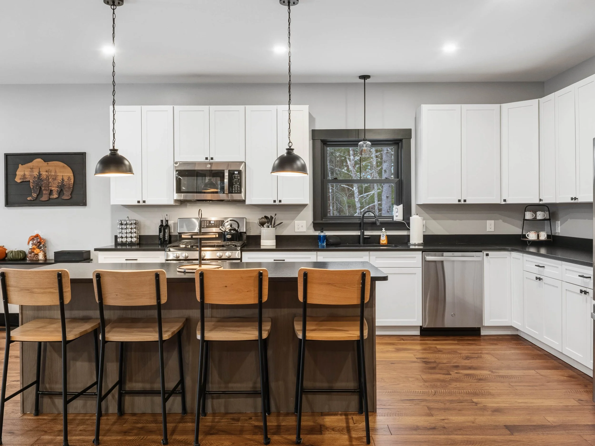 skyline-lodge-34-kitchen-visit-sunday-river.jpg