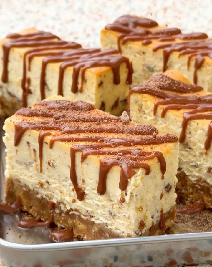 Mini egg cheesecake this weekend 🥰🥰

Mini eggs running through the base and the topping, finished with a sprinkle of flake for extra measure 🙏