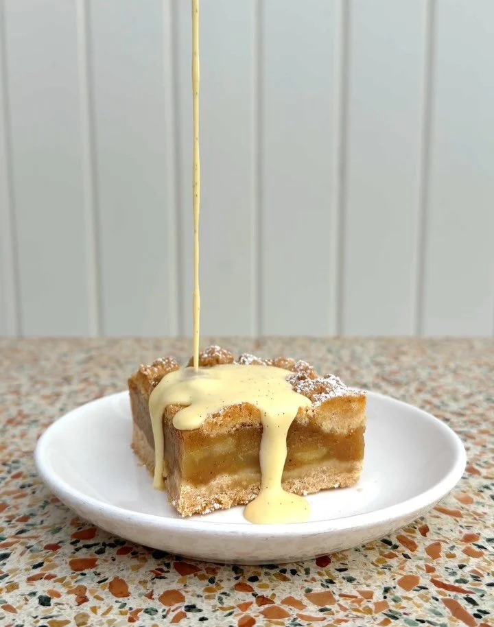 Apple and caramel slices&hellip;with a side of custard on request 😍