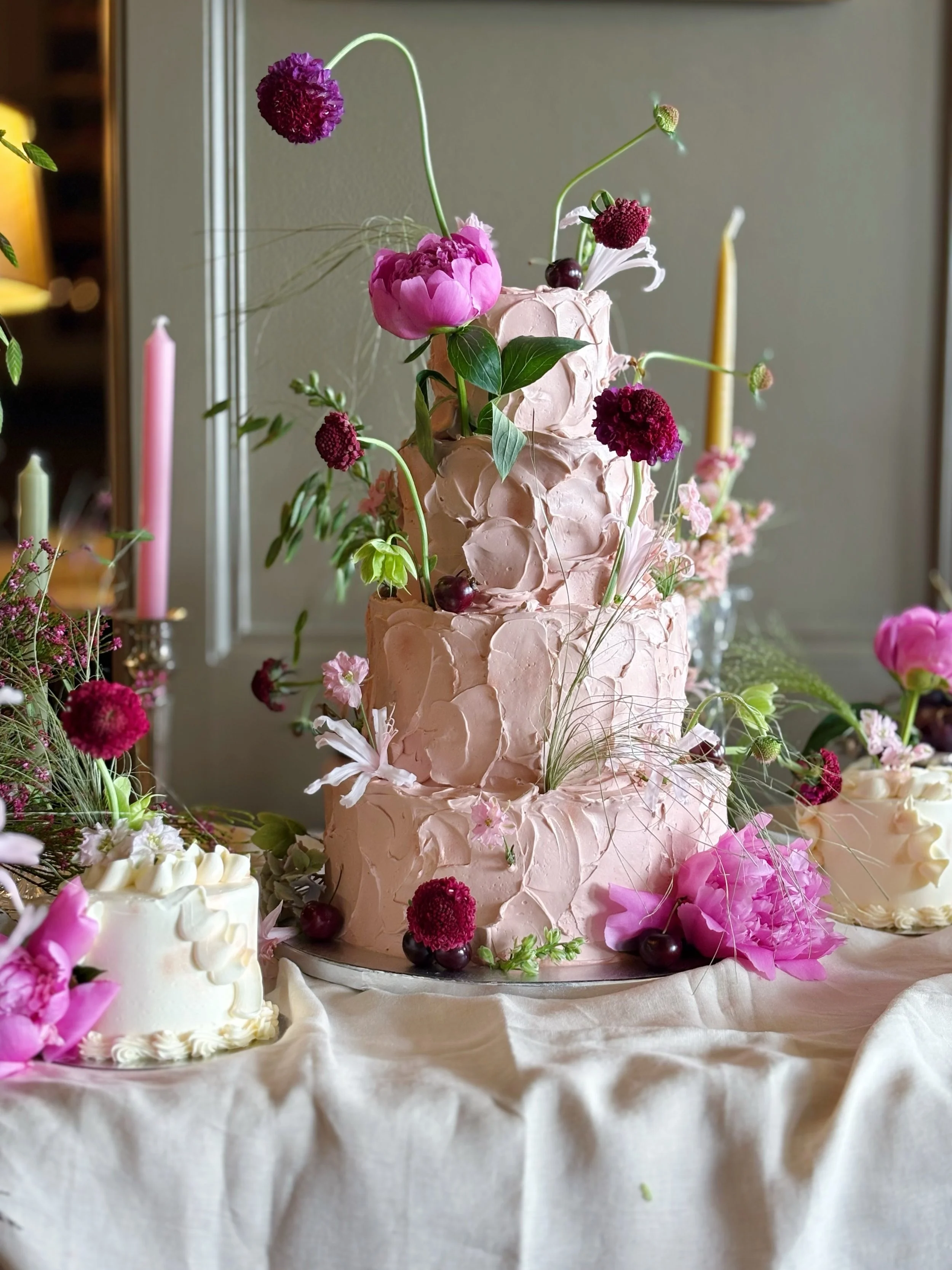 It&rsquo;s not every day your best friend sends you a text saying &ldquo;Claire what cake would you make for your wedding because you always get it right&rdquo; 🤍

And honestly, I think that trust is what made this cake so special.

There was no str