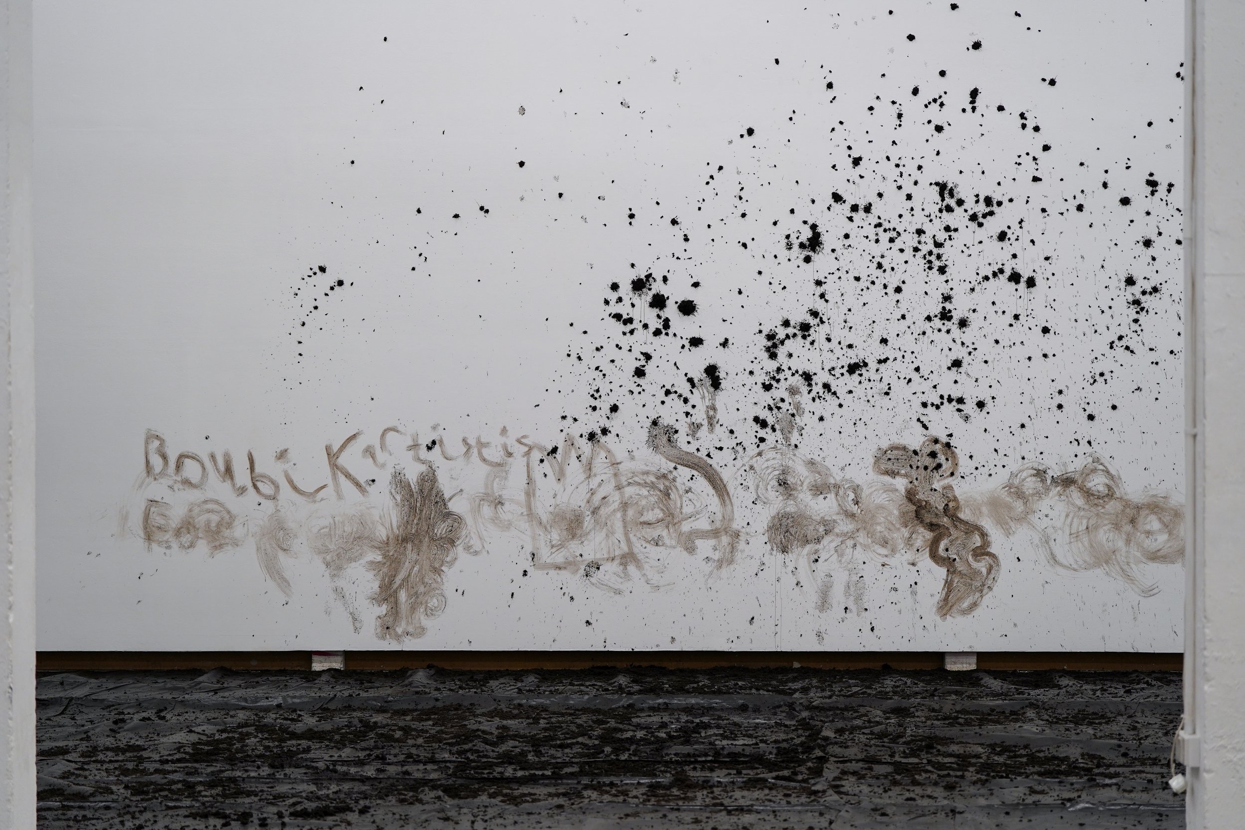 how to throw mud against white walls