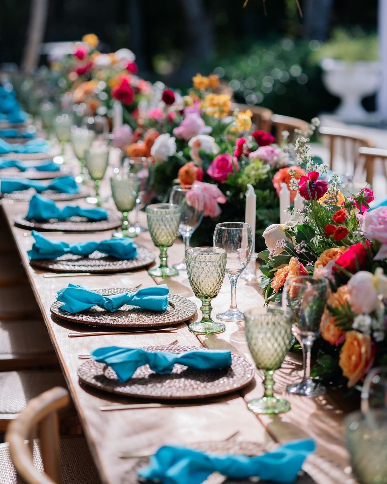 Creating memorable moments, one table at a time! ✨ For the reception, we designed a setup that was not just beautiful, but also invited guests to gather, celebrate, and feel truly special. 

Planning + Design @jennifercolladoevents
The Team @boyko.st