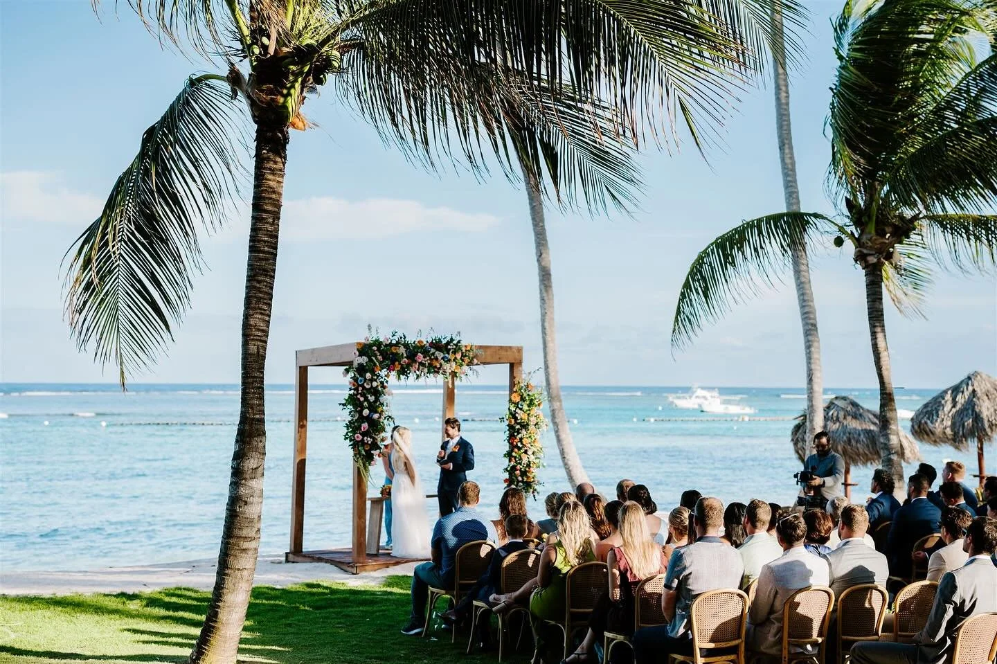 Many couples dream of saying &laquo;&nbsp;I do&nbsp;&raquo; with this stunning Caribbean view and their favorite people by their side.  Kelsey and Garret, your day was everything we could have wished for and more. These photos are a beautiful reminde